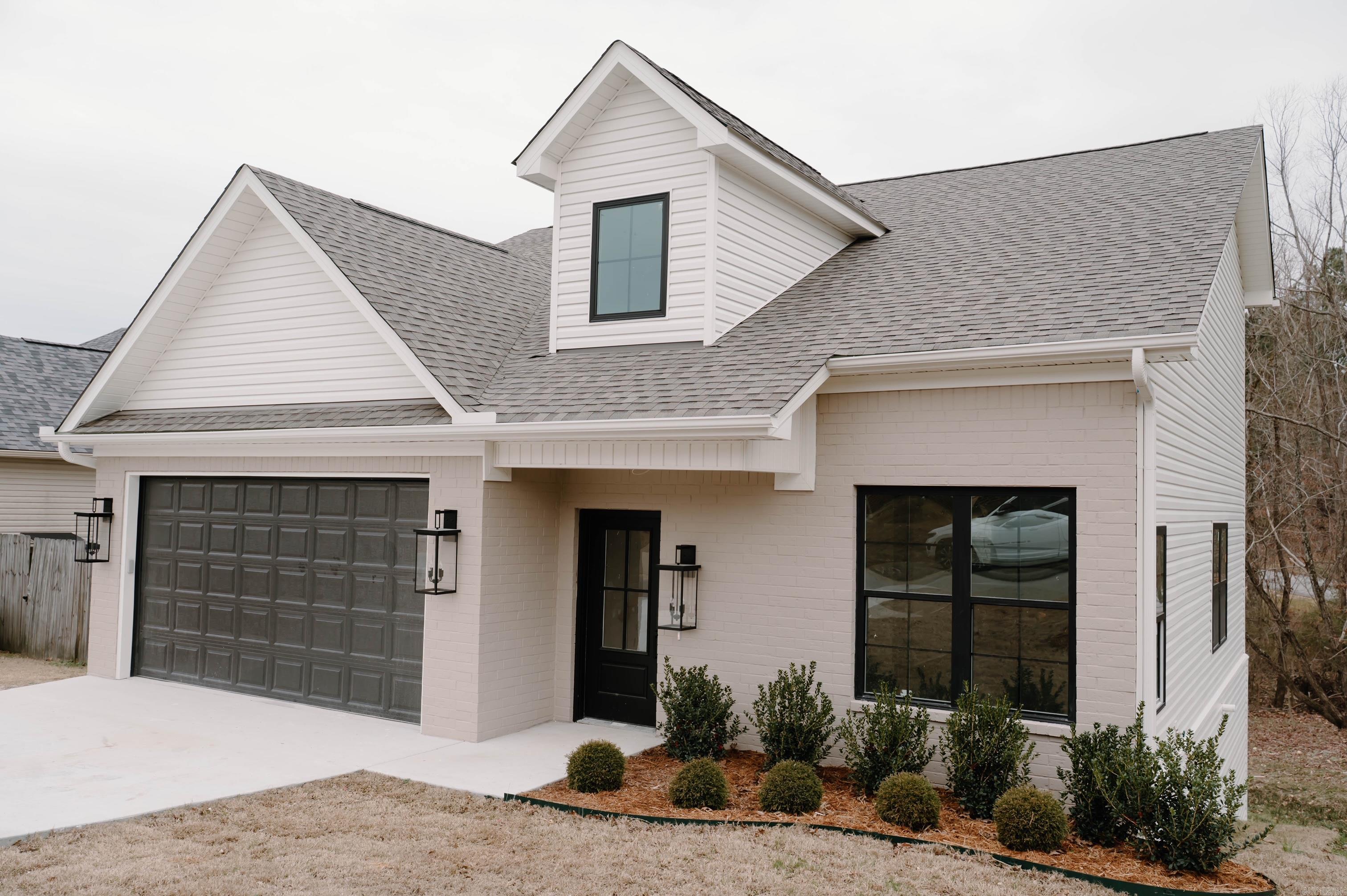 5701 John Hancock Dr Benton, AR 72019