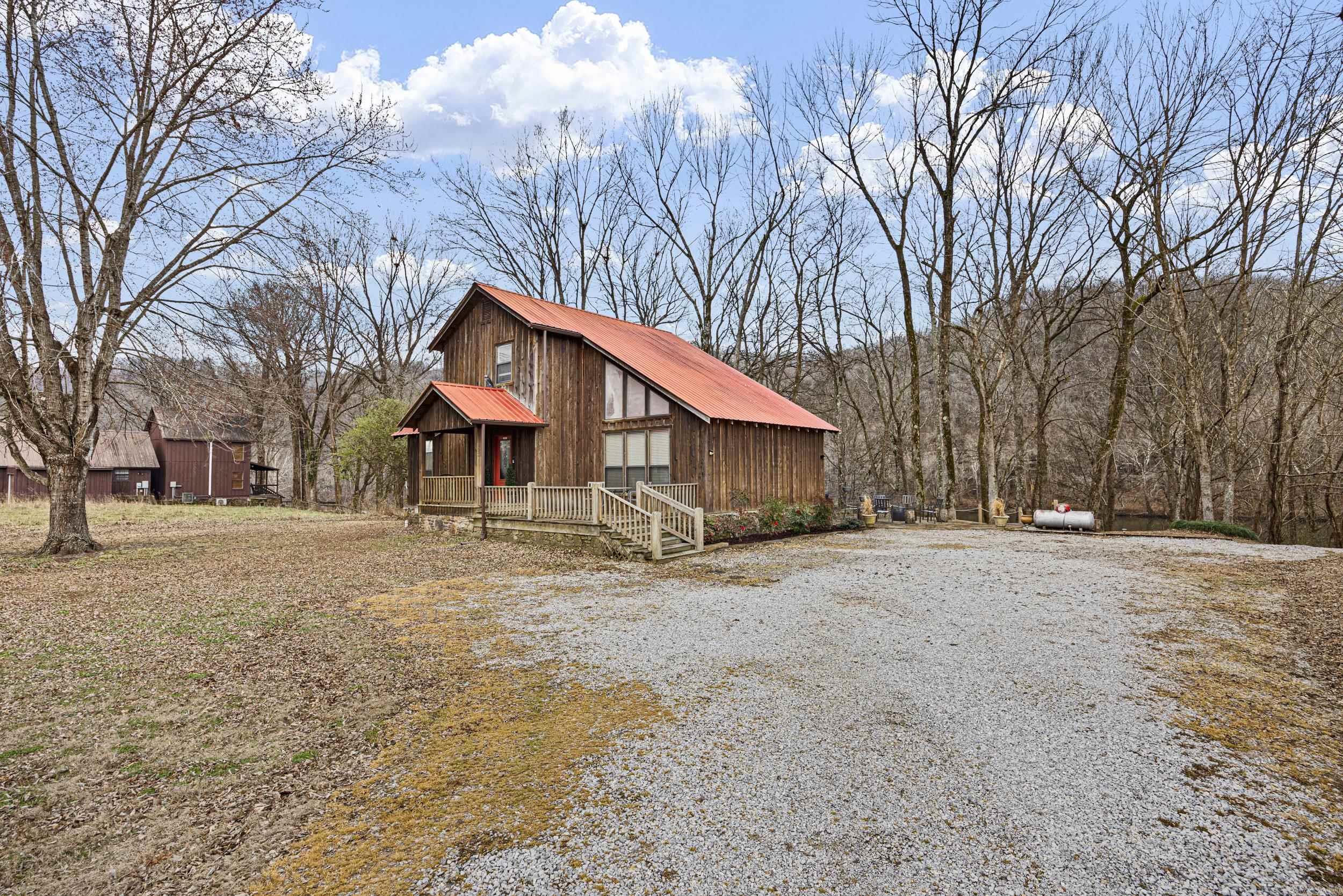 228 S Riverview  Mountain View, AR