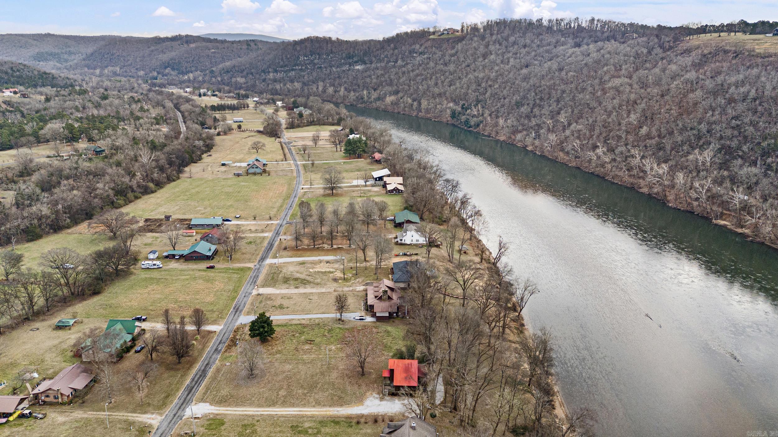 228 S Riverview  Mountain View, AR