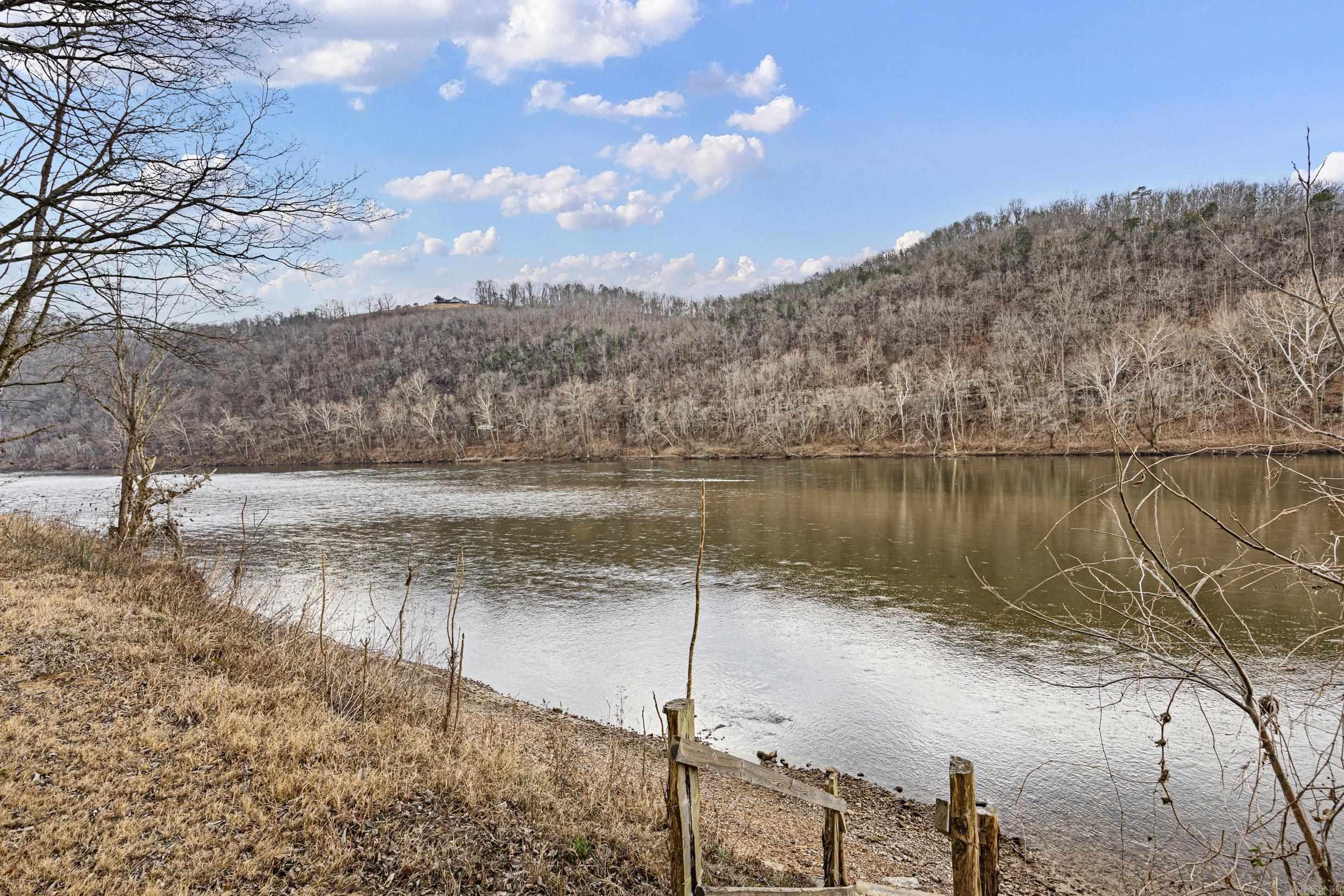 228 S Riverview  Mountain View, AR