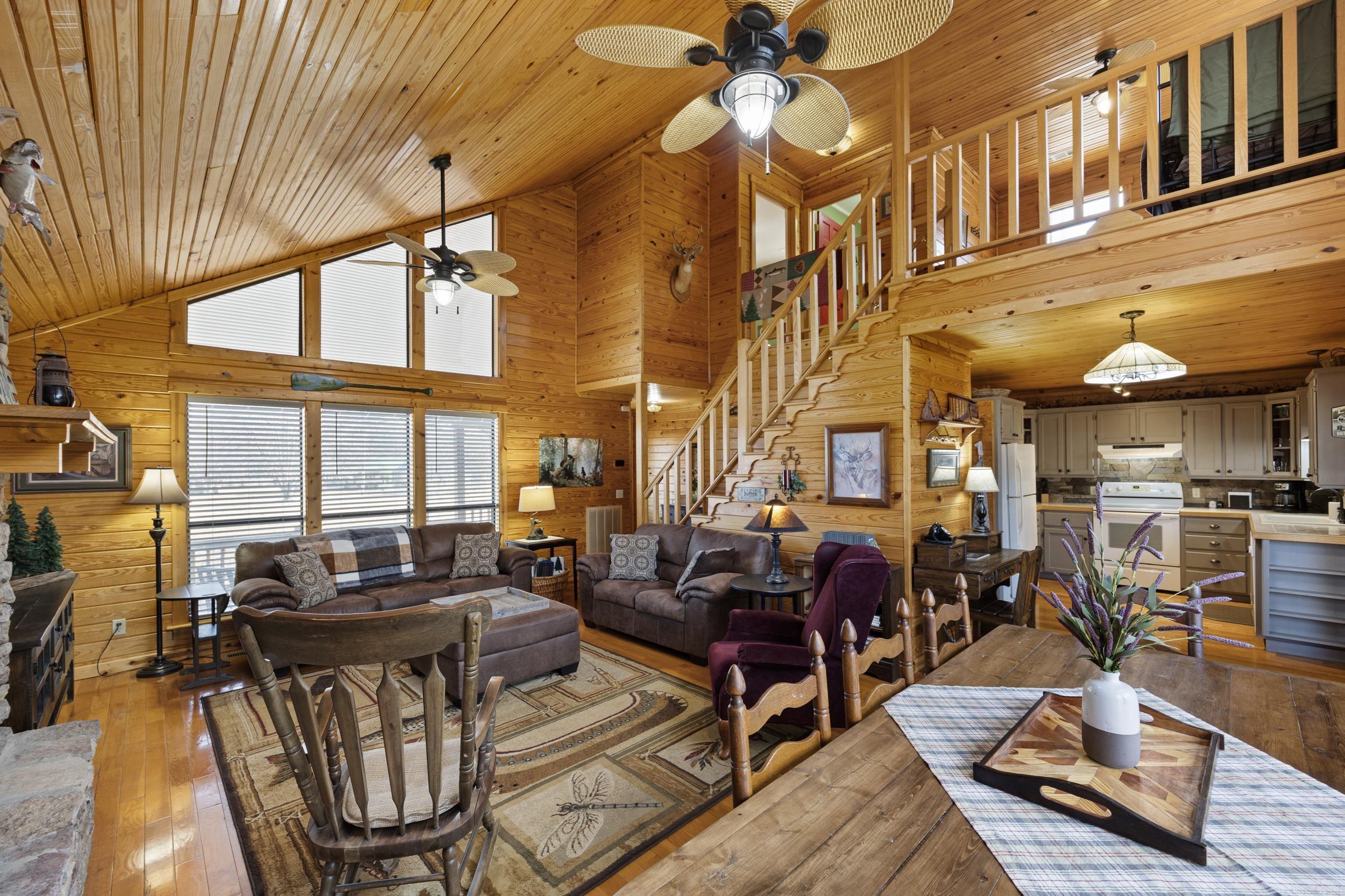 228 S Riverview  Mountain View, AR