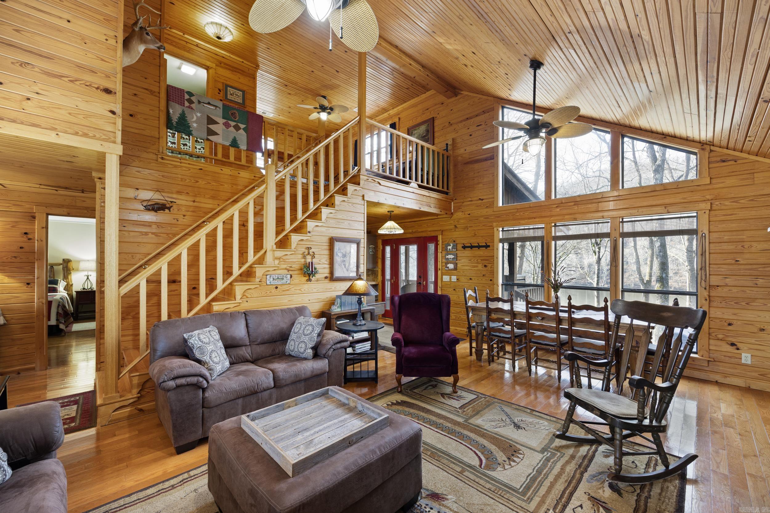 228 S Riverview  Mountain View, AR