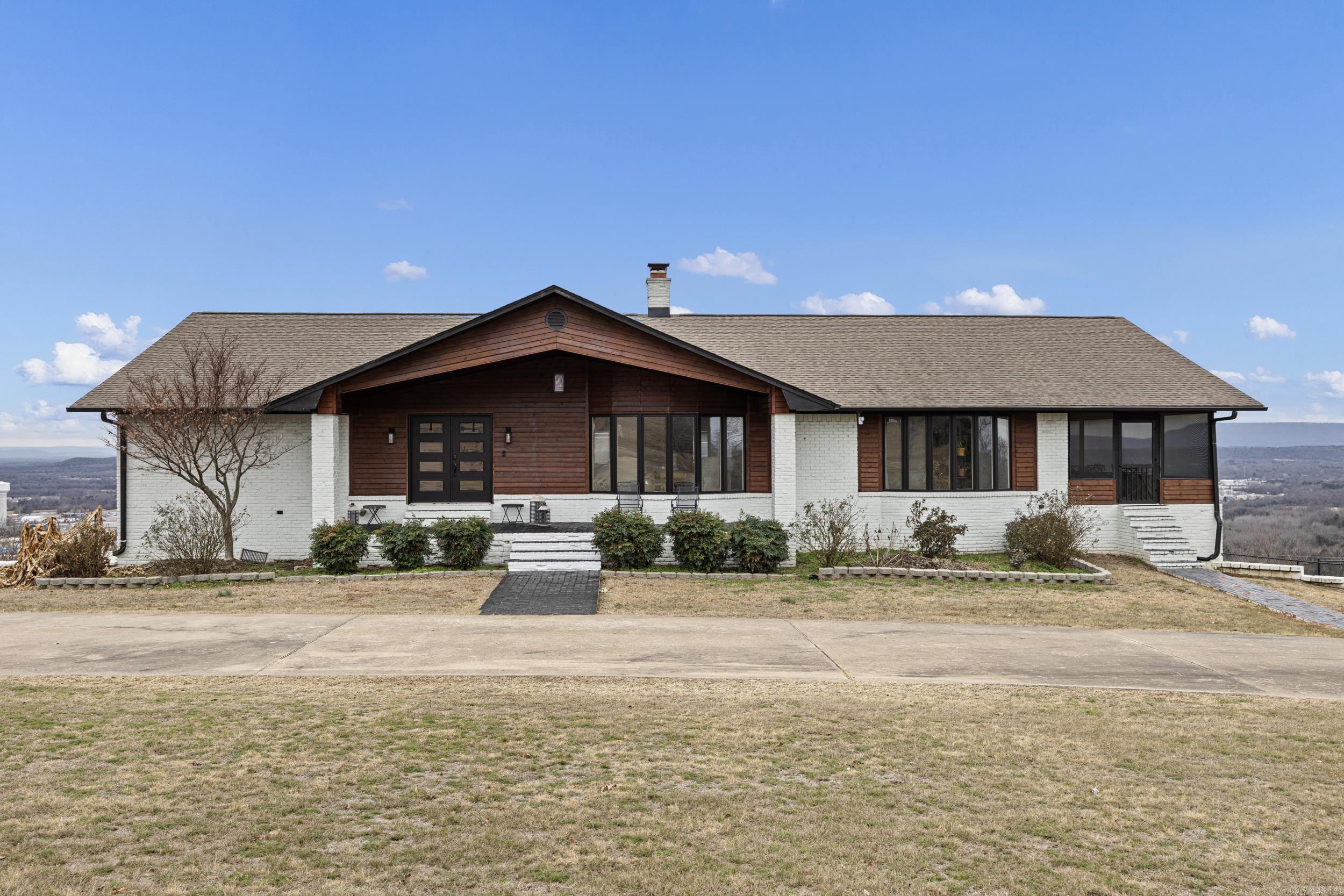 11 Bluff  Russellville, AR