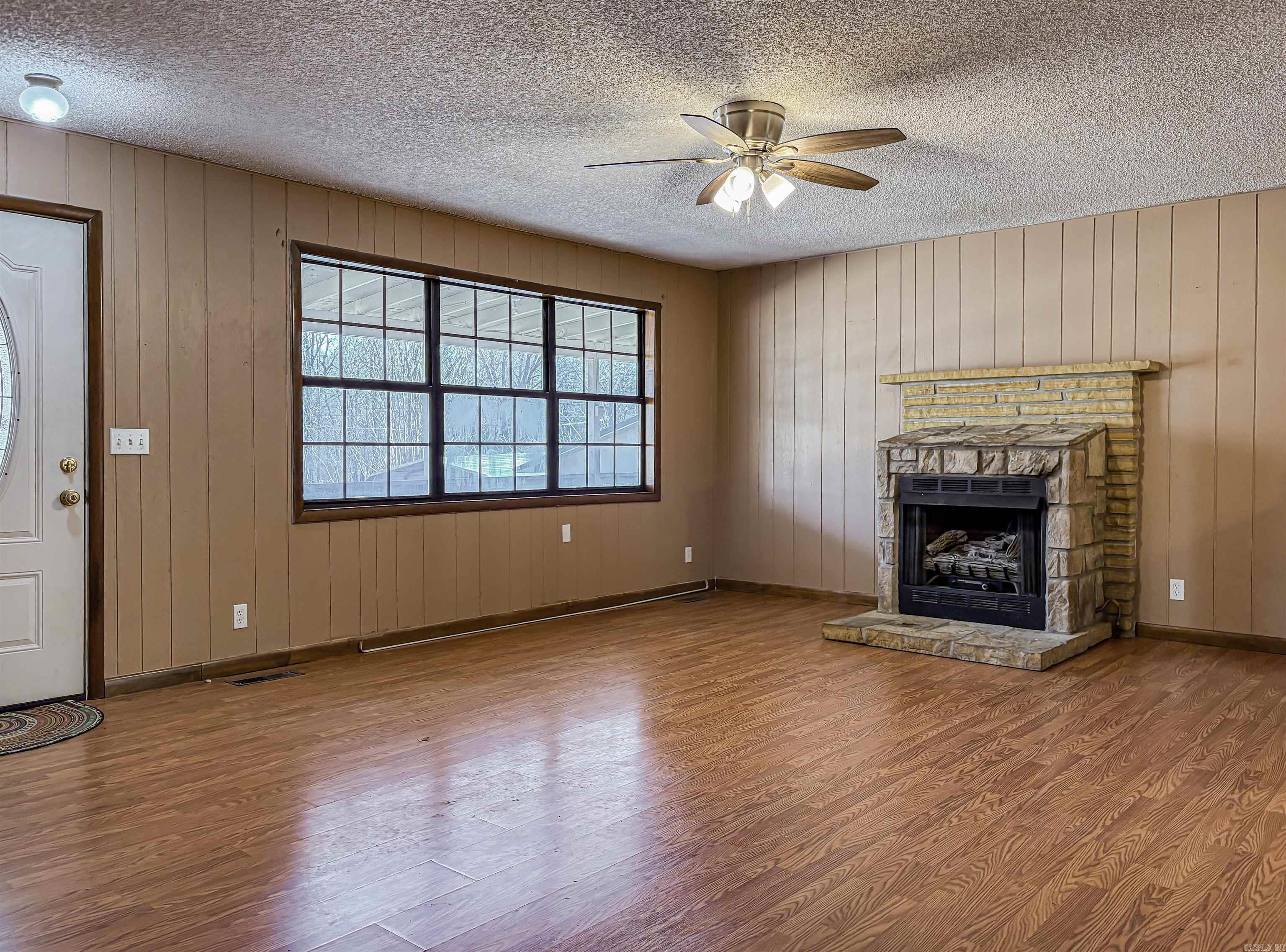 2104 MC 7055 Flippin, AR 72634