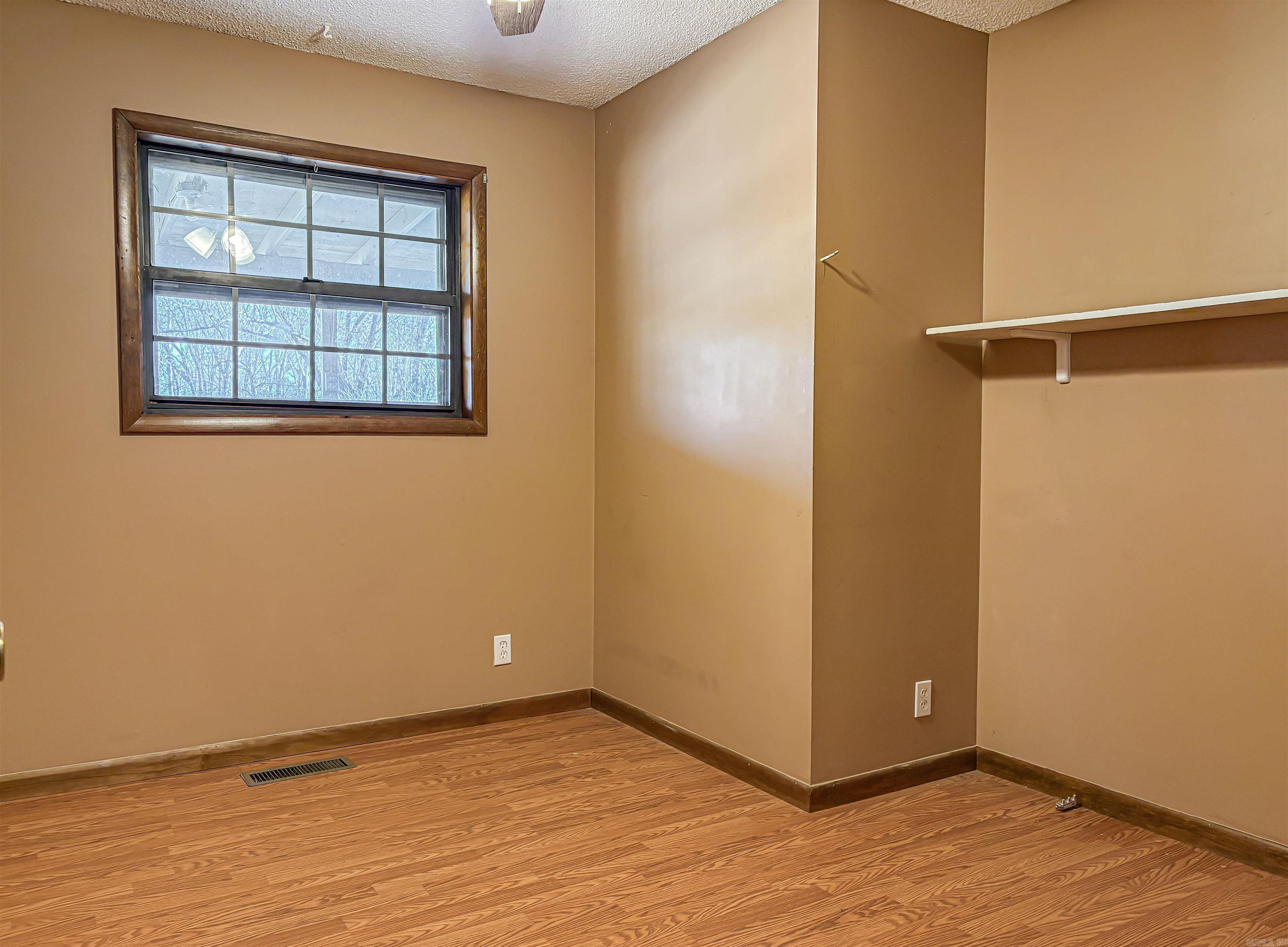 2104 MC 7055 Flippin, AR 72634