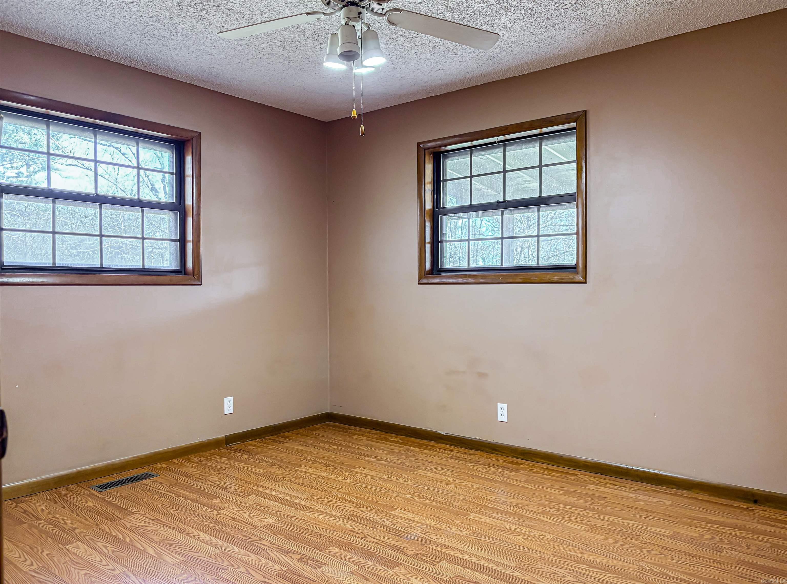 2104 MC 7055 Flippin, AR 72634