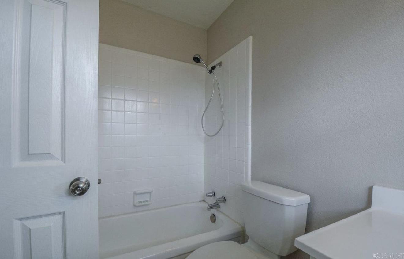 2309 W Lakeview Drive Benton, AR 72015