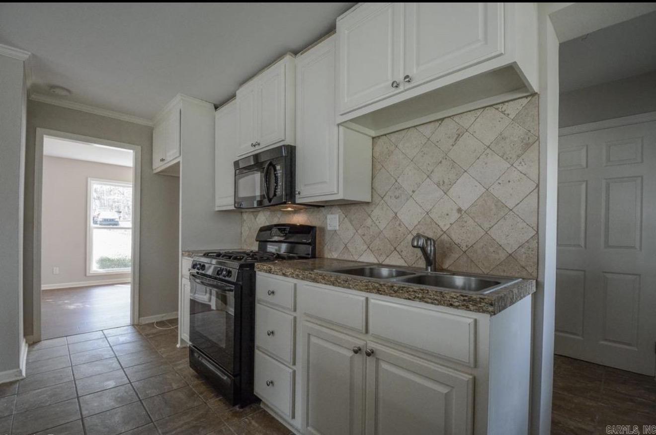 2309 W Lakeview Drive Benton, AR 72015