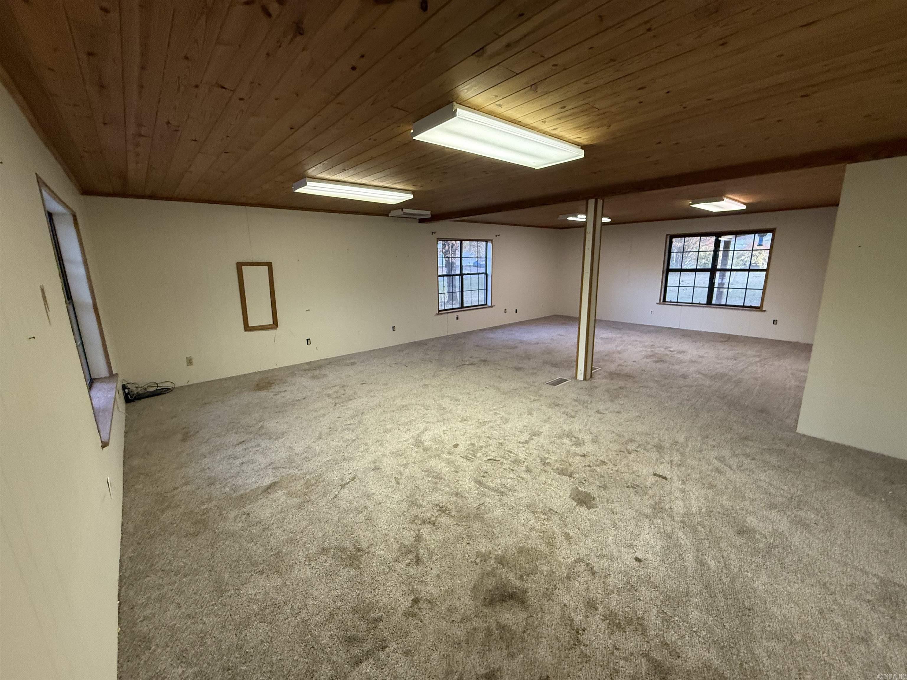 955 Hwy 31 Romance, AR 72136