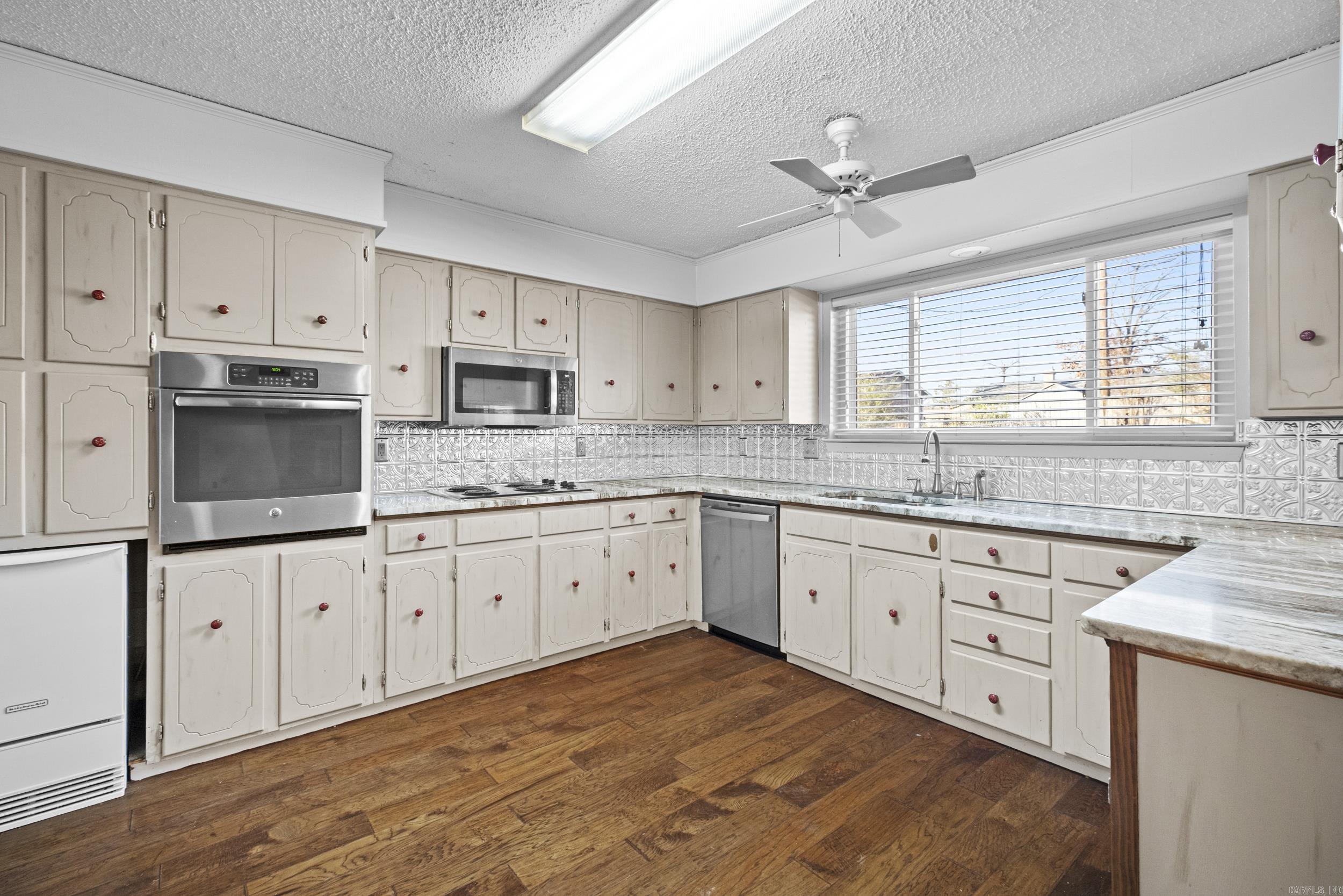 13 Pennwood Drive Sherwood, AR 72120