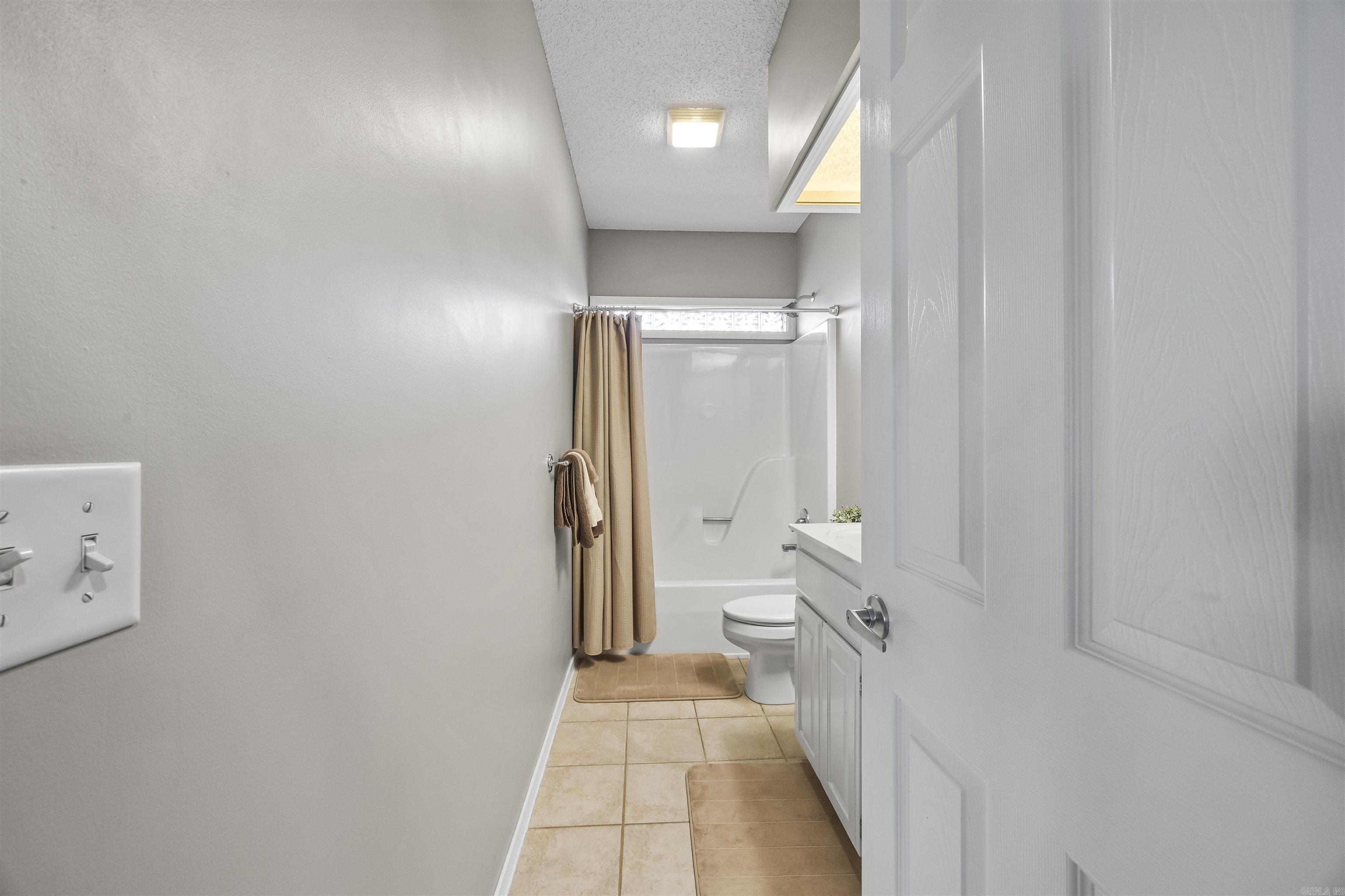 18 Kirkliston Ln  Bella Vista, AR