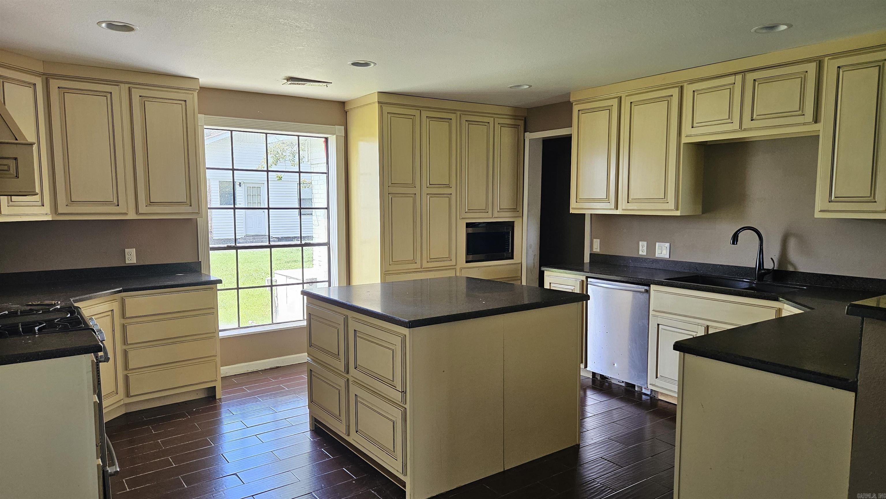 824 E 8th  Rector, AR