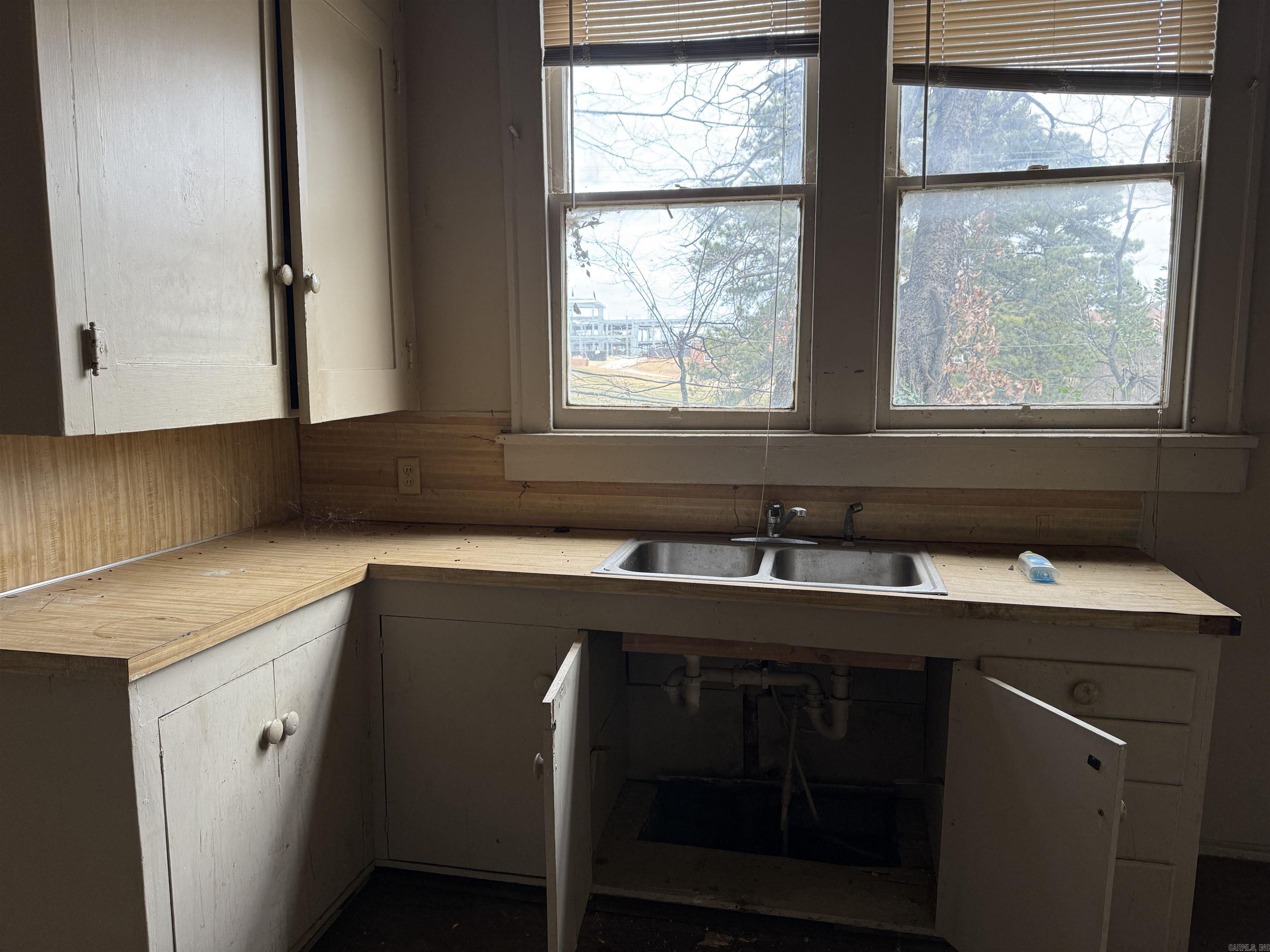 100 Dennison  Little Rock, AR