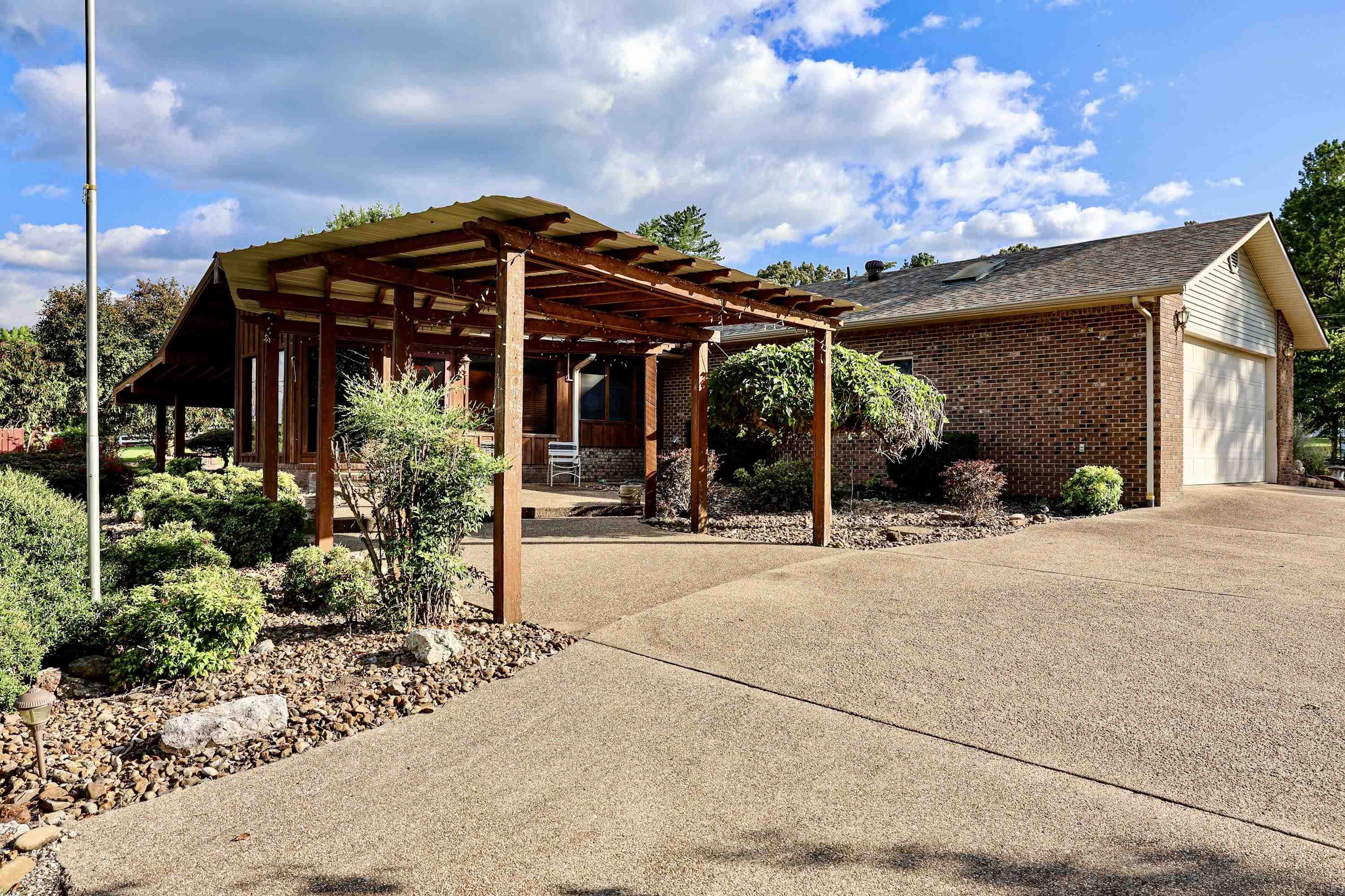 382 Riverview Drive  Mammoth Spring, AR