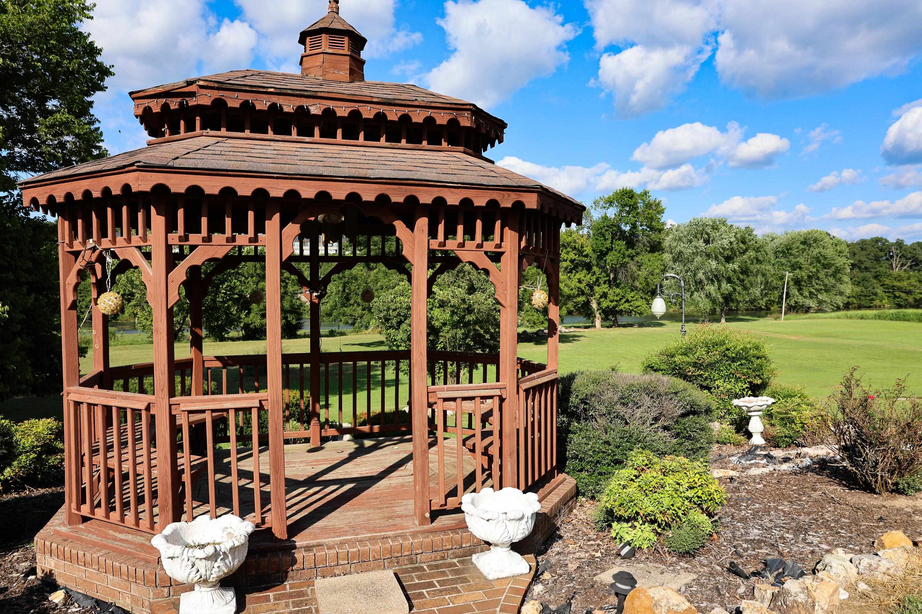 382 Riverview Drive  Mammoth Spring, AR