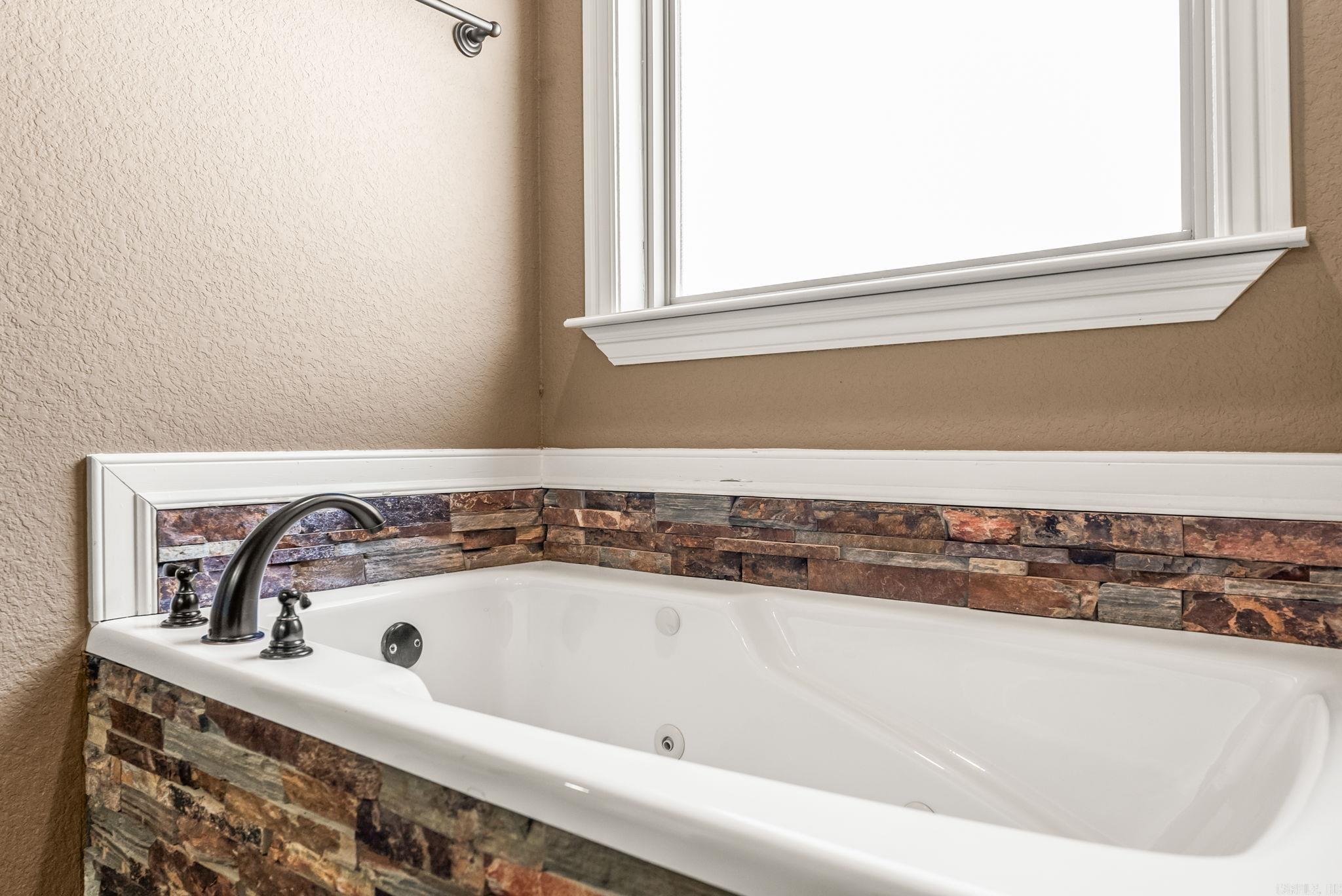 160 Creekside  Austin, AR