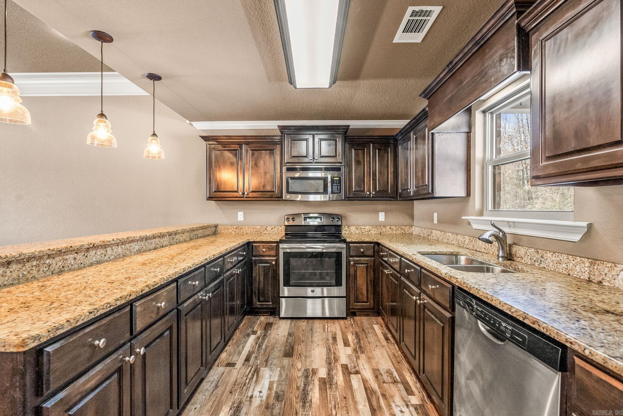 160 Creekside  Austin, AR