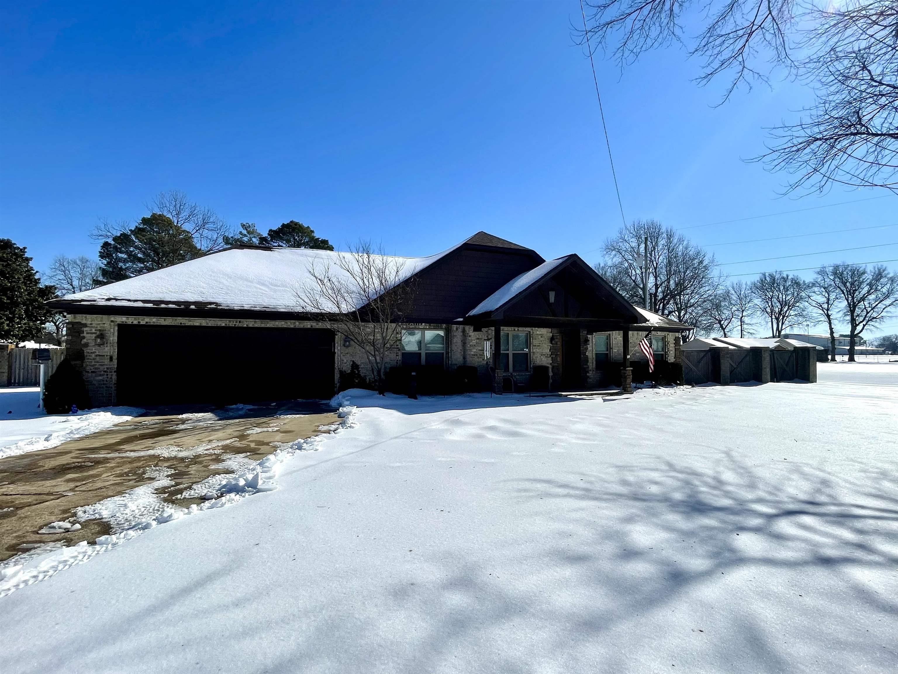 416 Twin Hickory  Trumann, AR