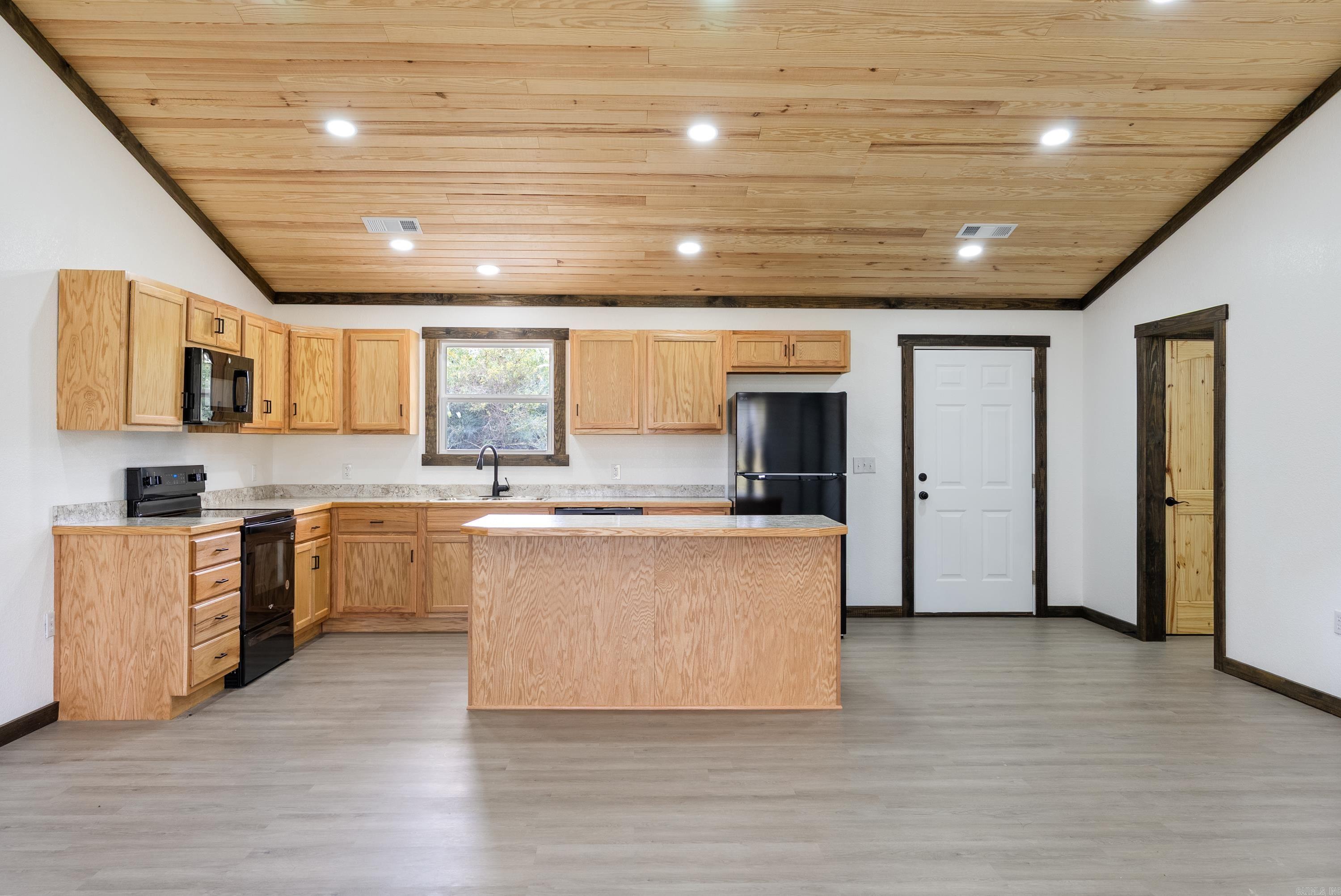 642 School  Rose Bud, AR