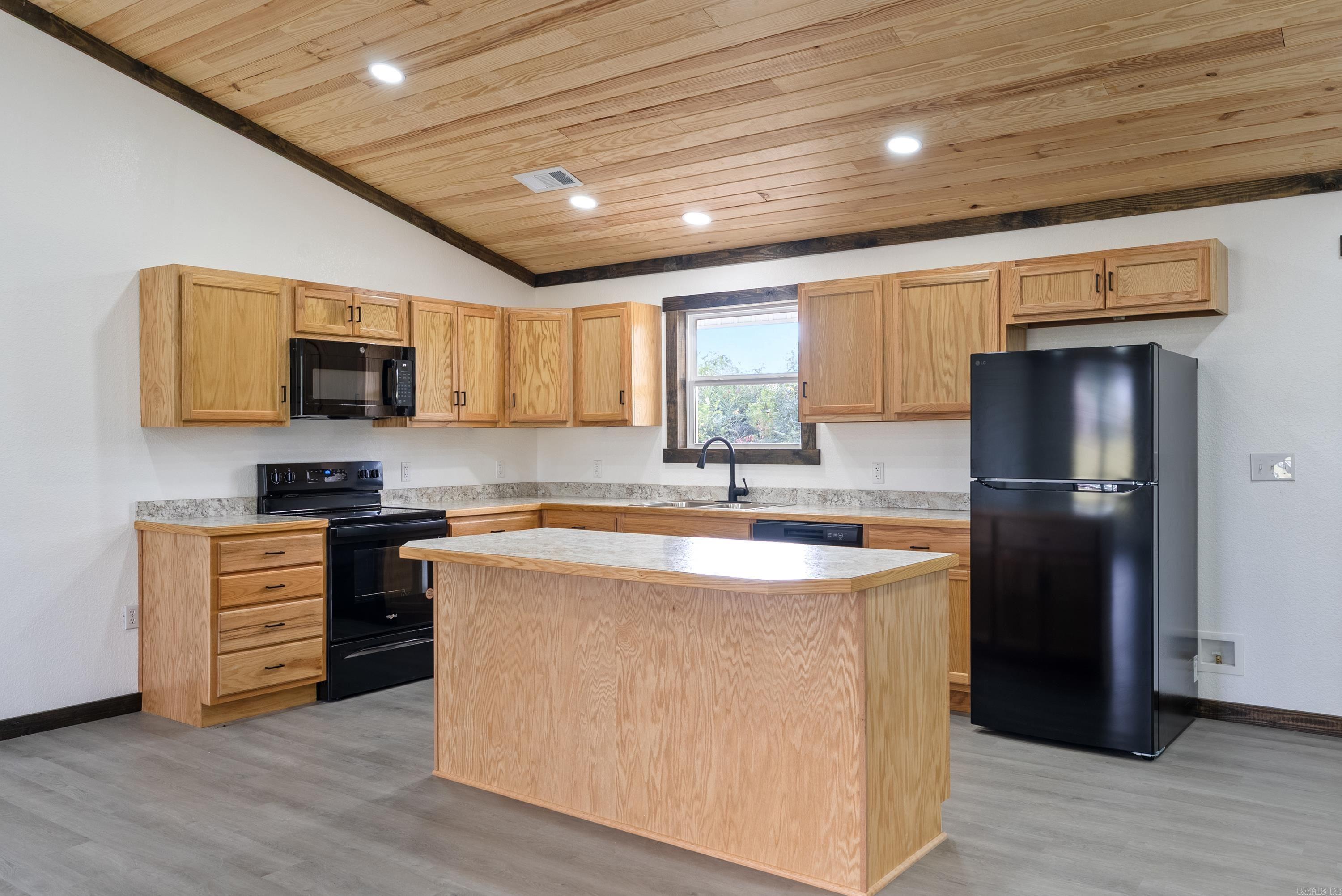 642 School  Rose Bud, AR