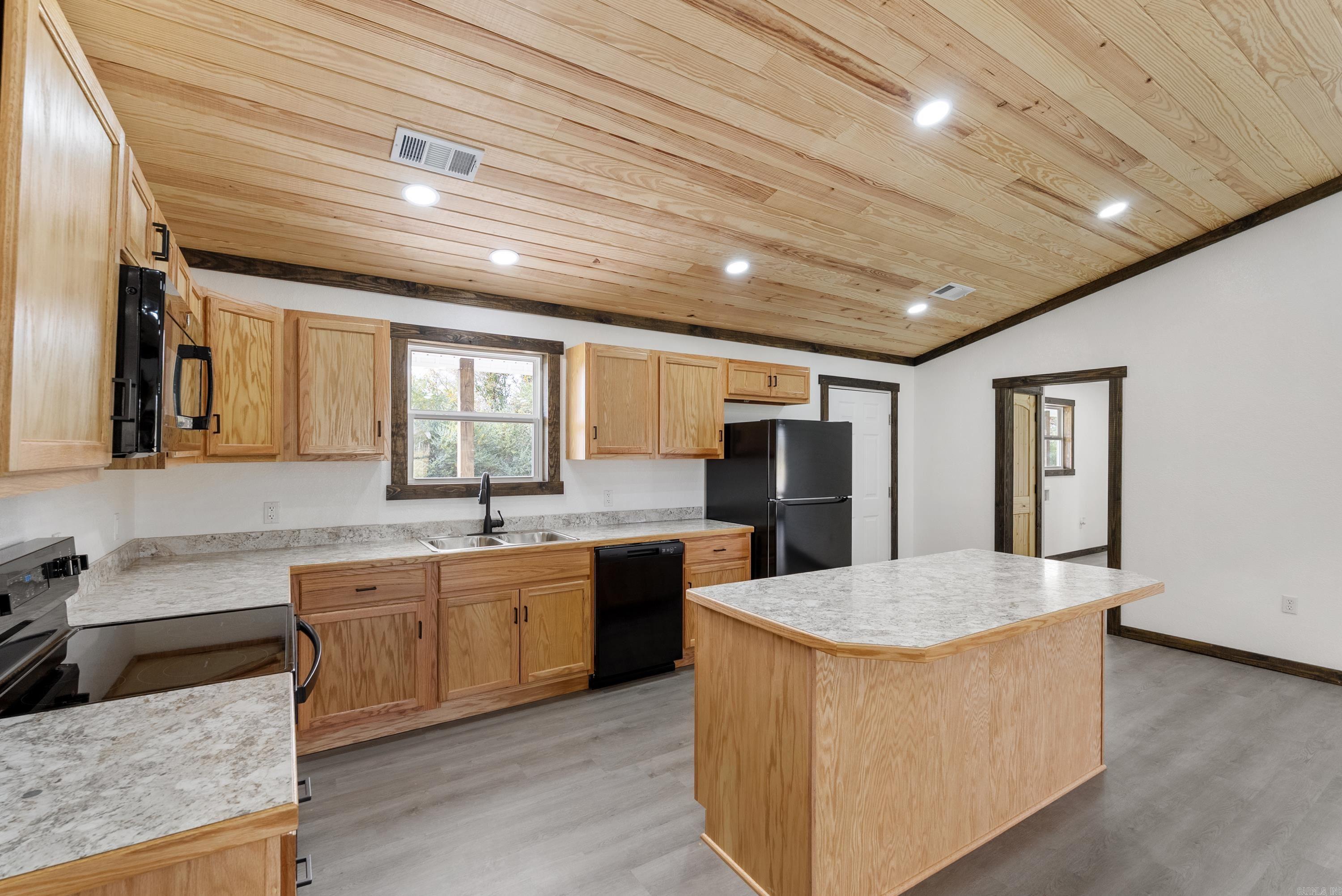 642 School  Rose Bud, AR