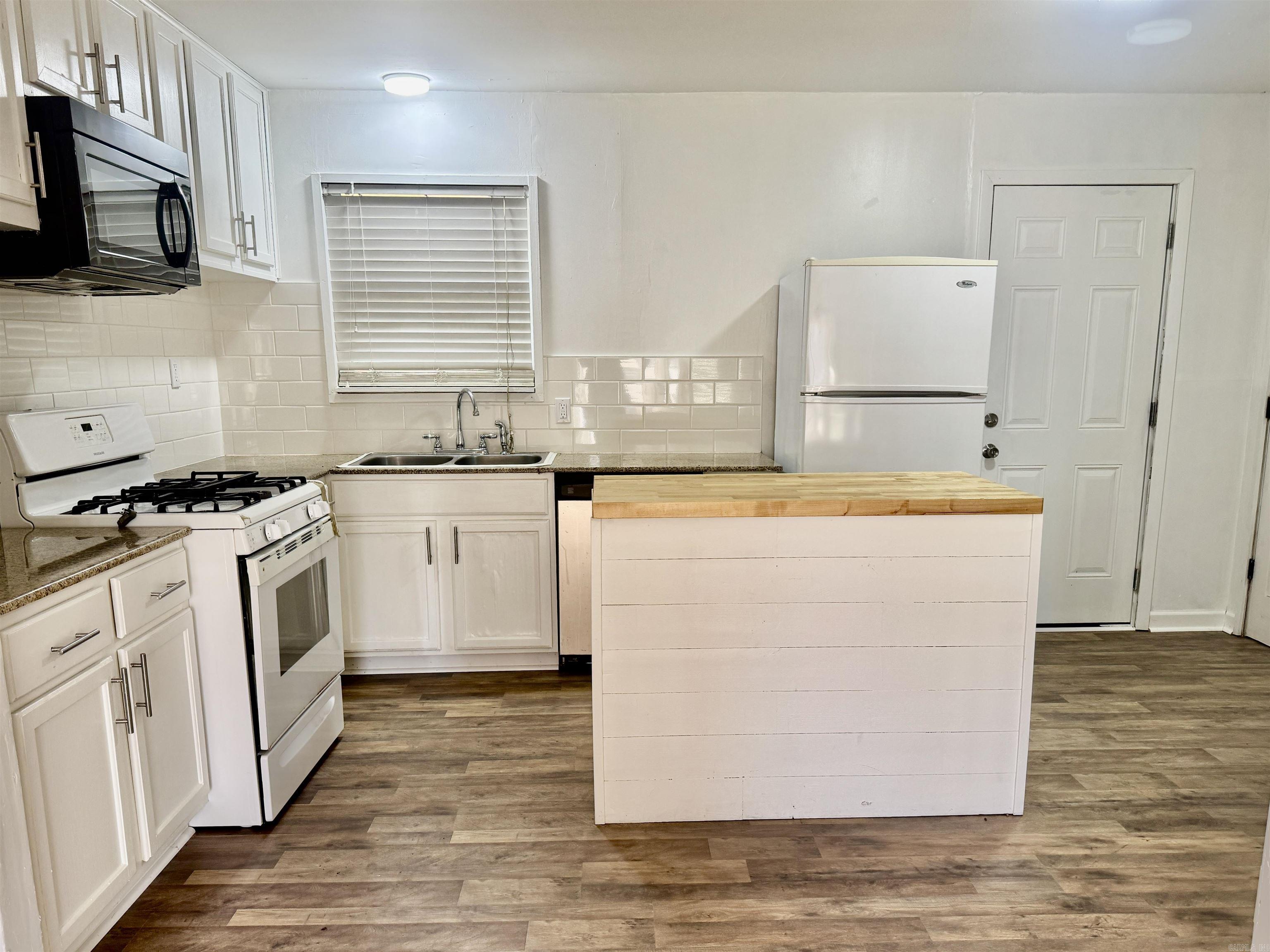 1503 Collins Dr.  Pine Bluff, AR