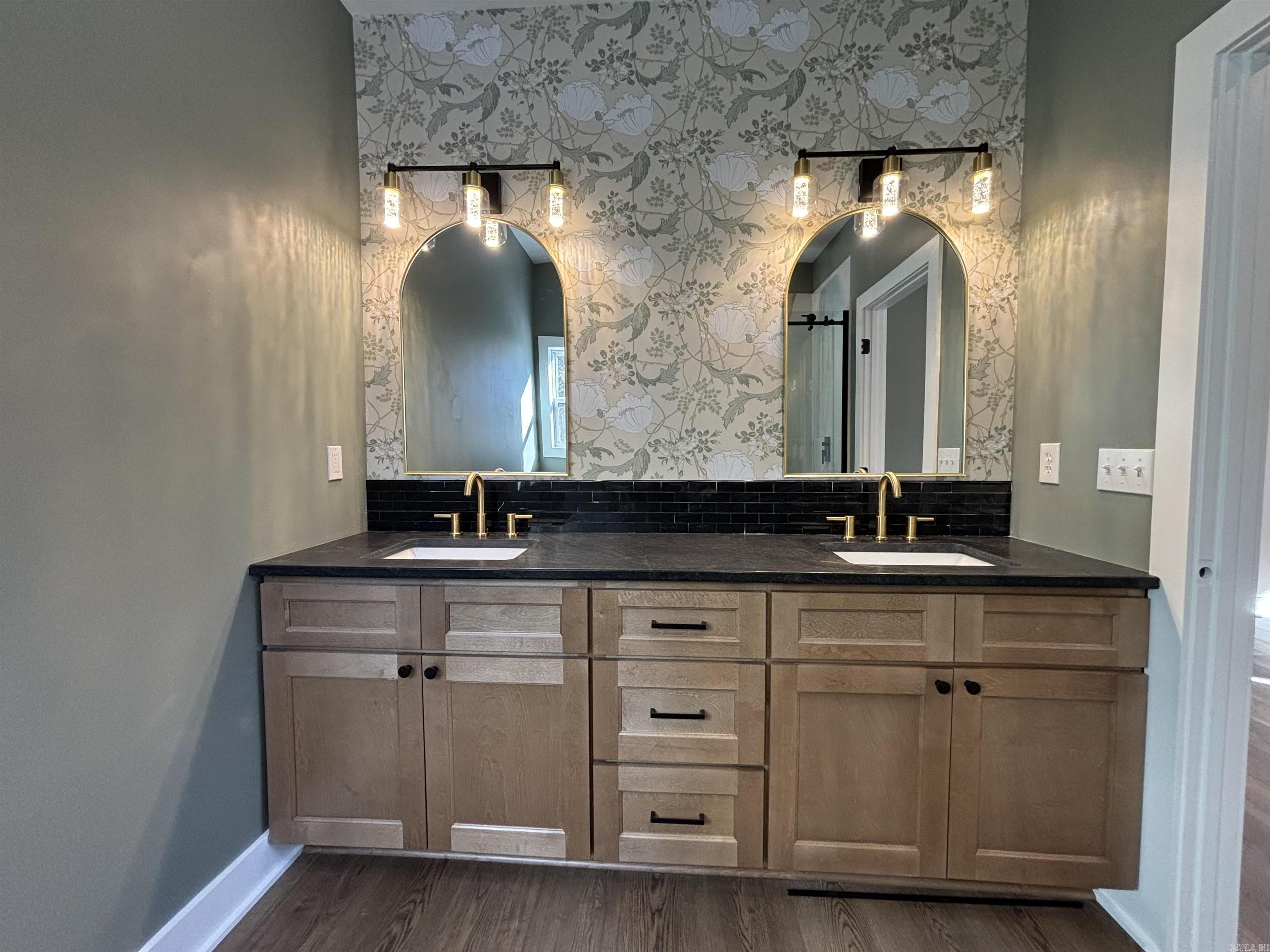 1682 US 167  Evening Shade, AR