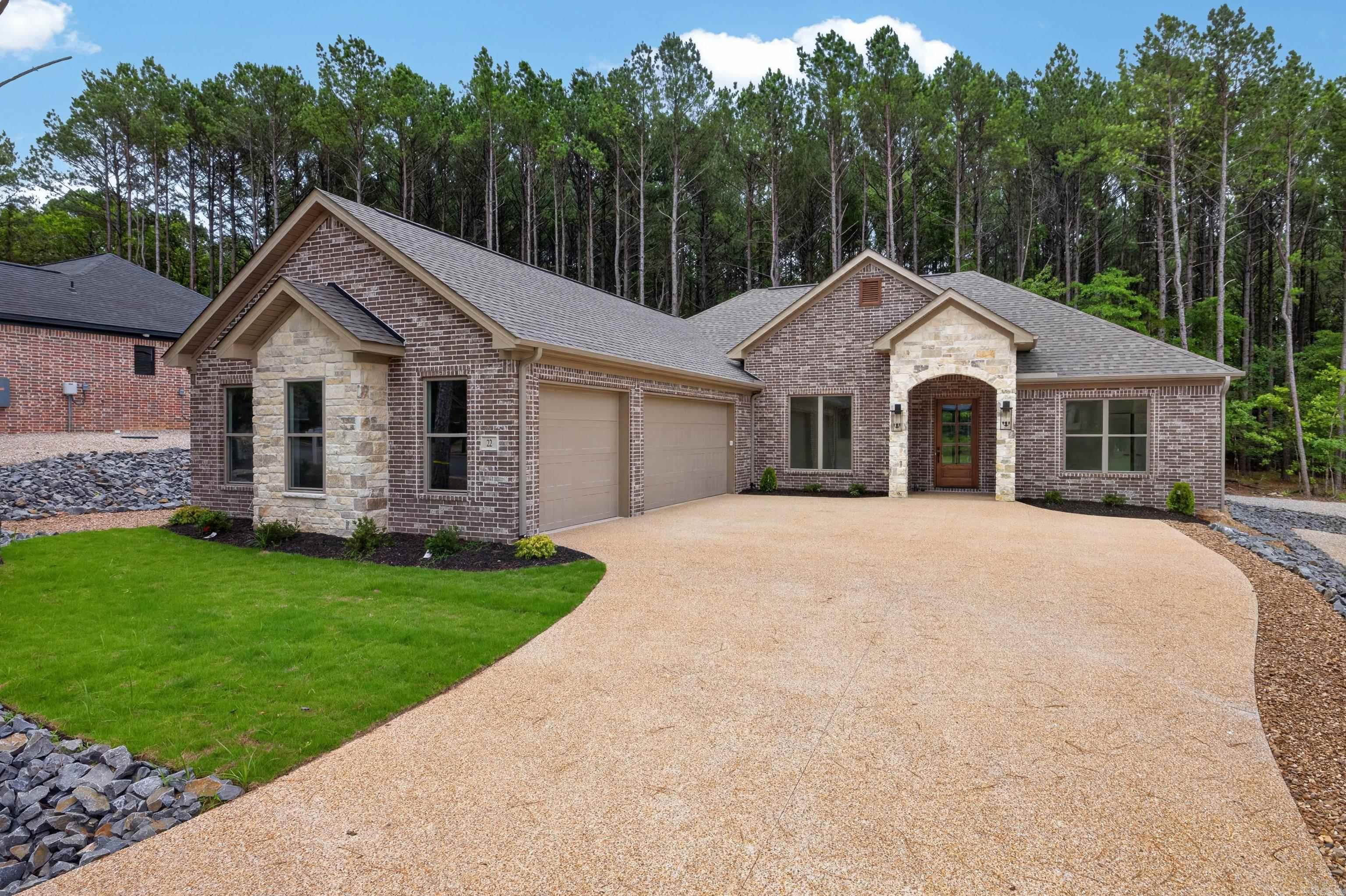 22 Realeza Court
