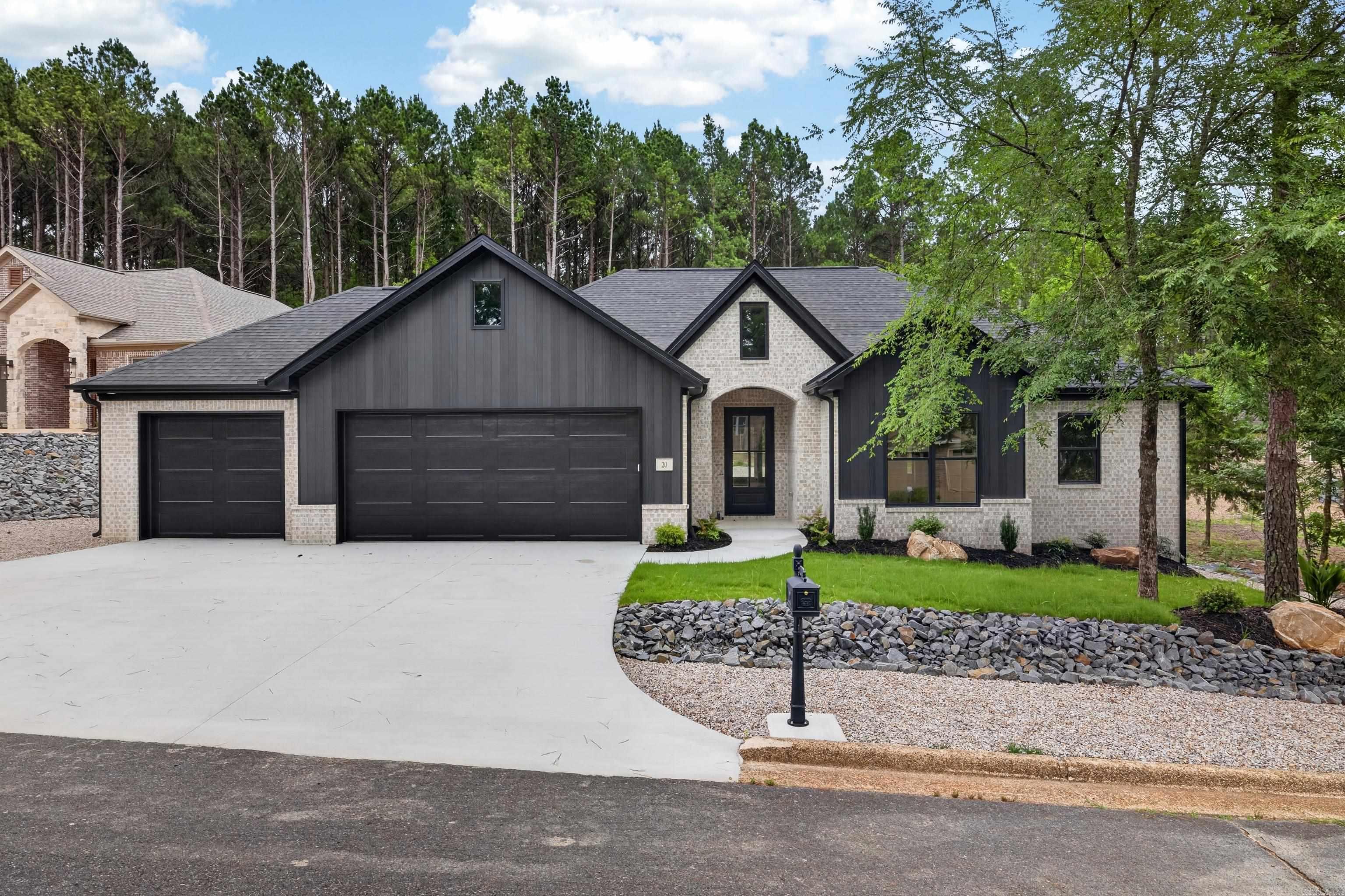 20 Realeza Court