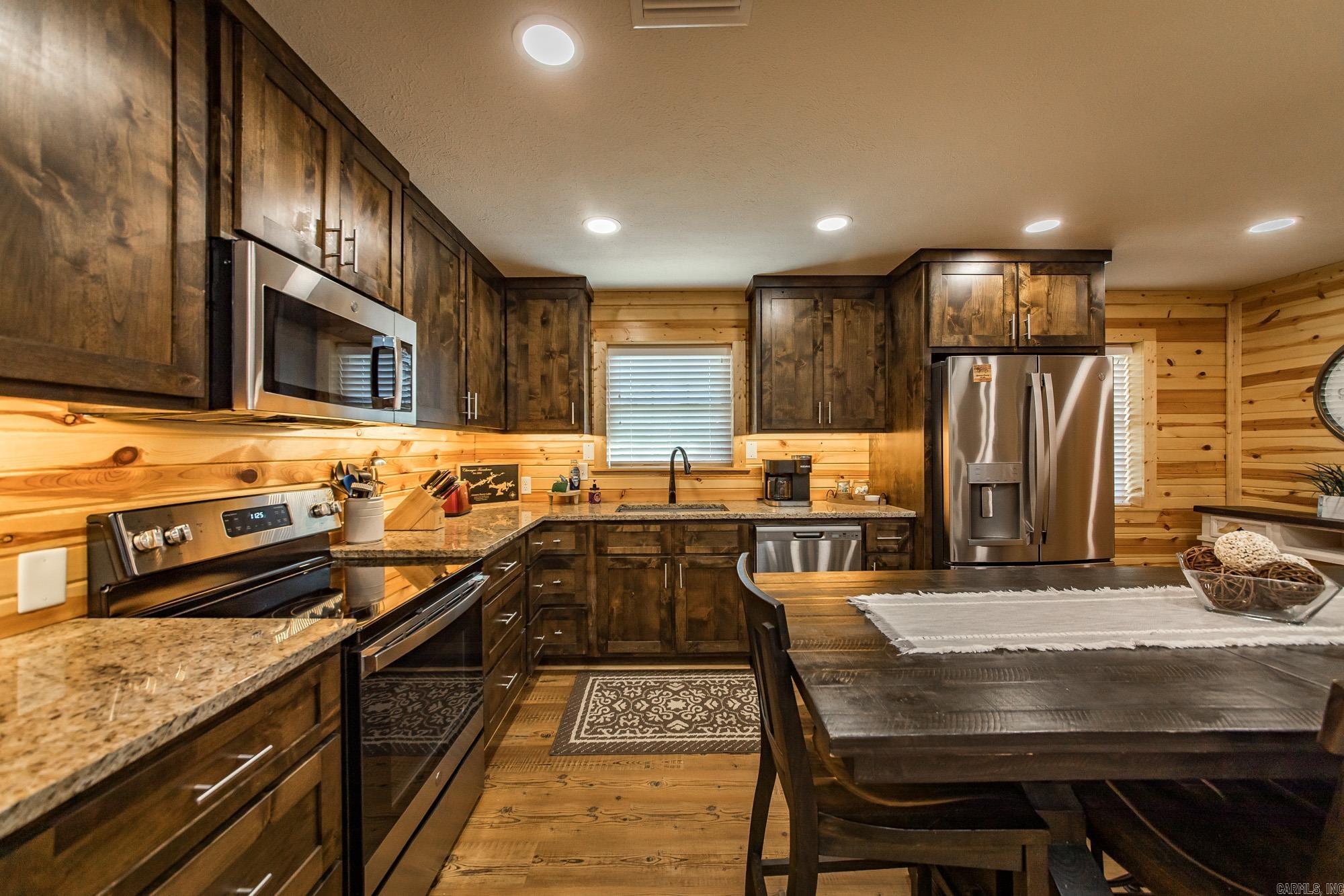 75 Stark Avenue  Greers Ferry, AR