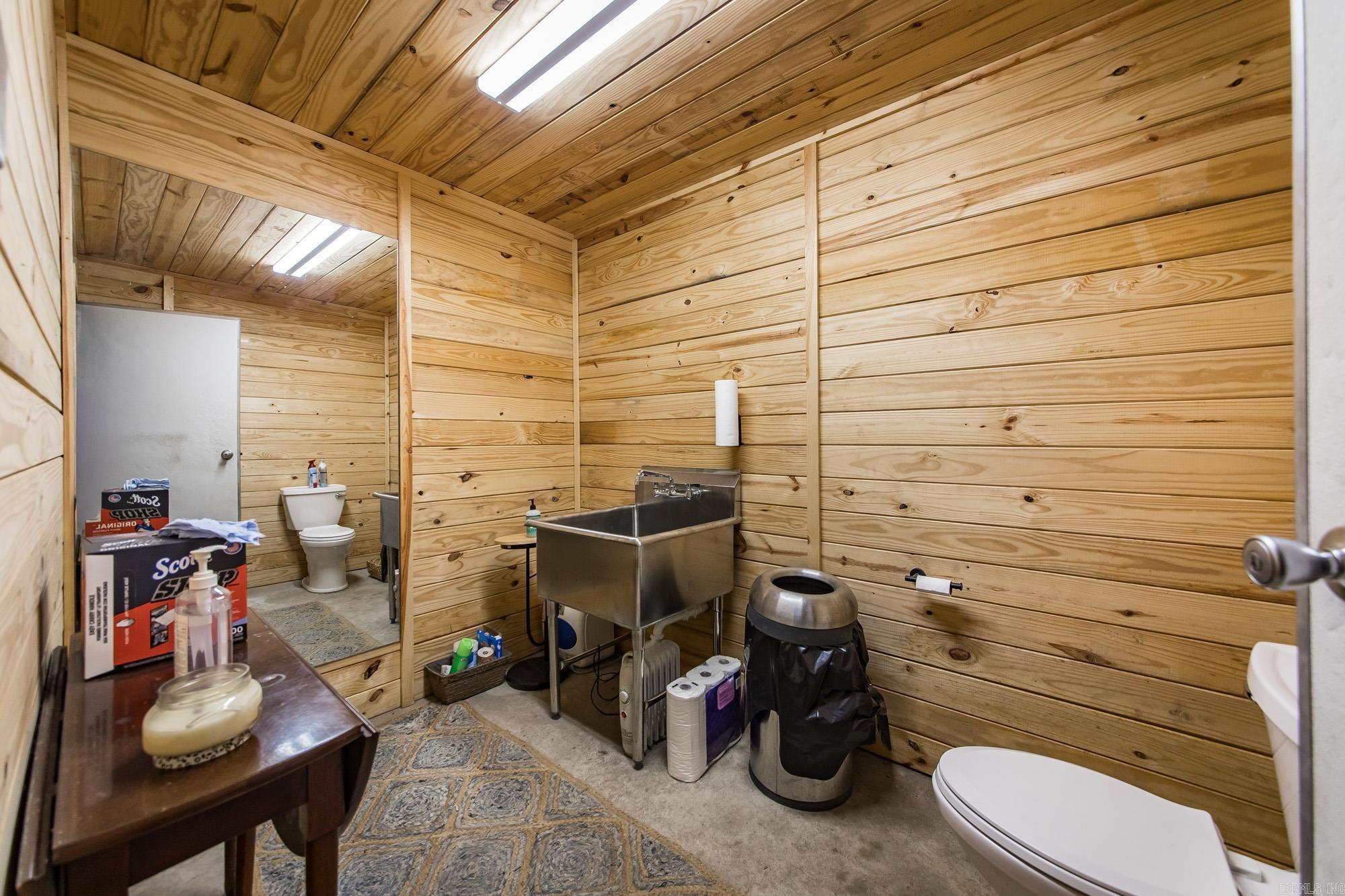 75 Stark Avenue  Greers Ferry, AR