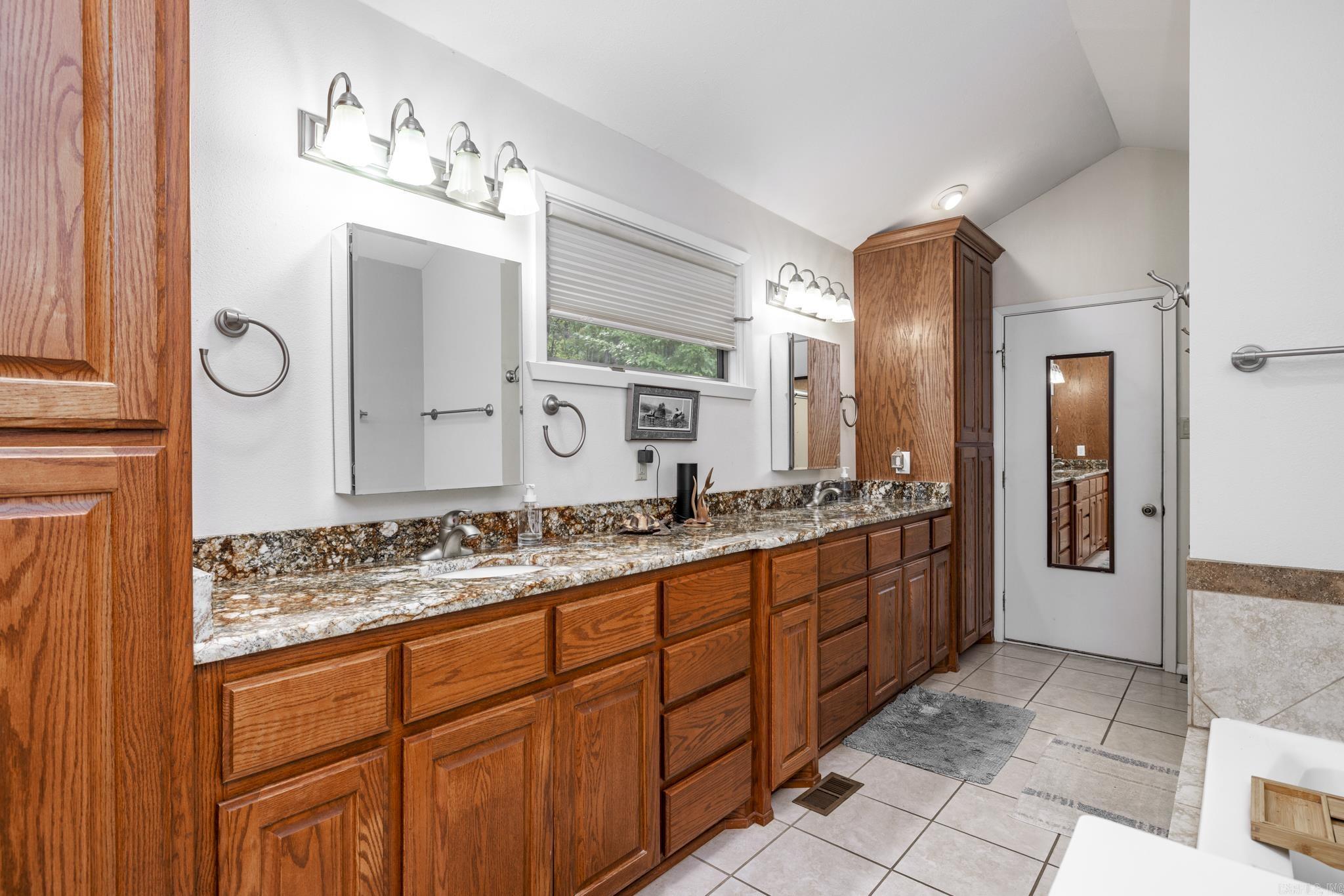 7 Montanes  Hot Springs Village, AR