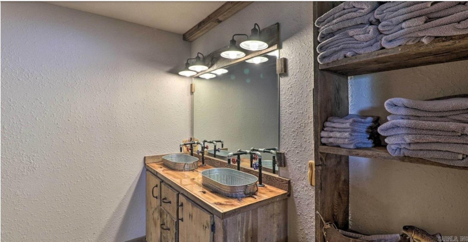 329 MC 7057  Flippin, AR