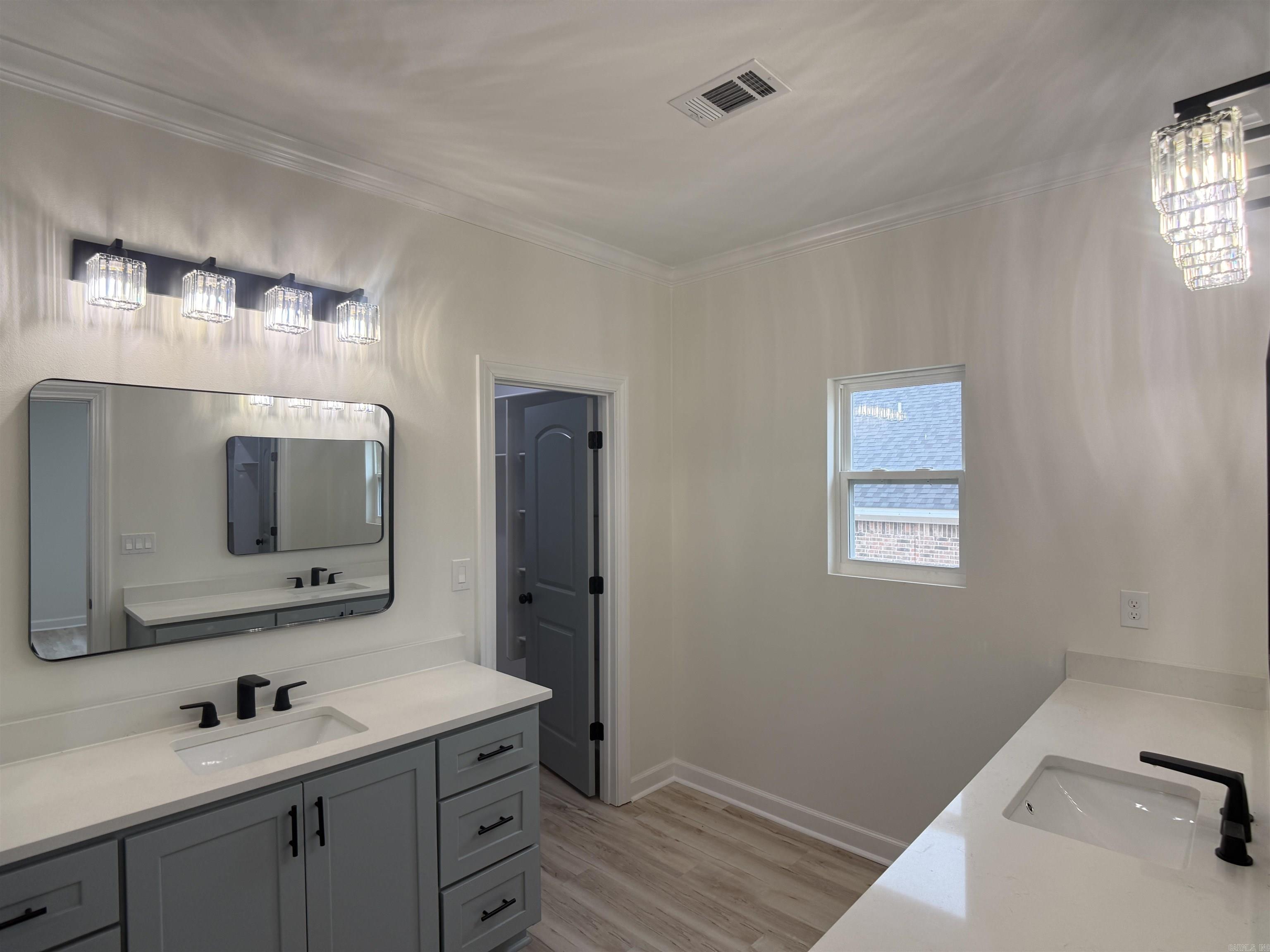 516 Madeleine  Austin, AR