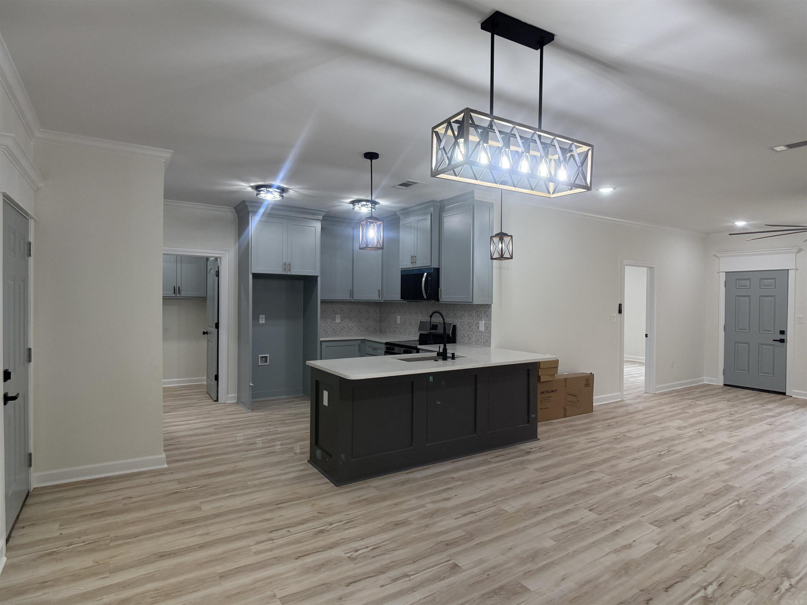 516 Madeleine  Austin, AR