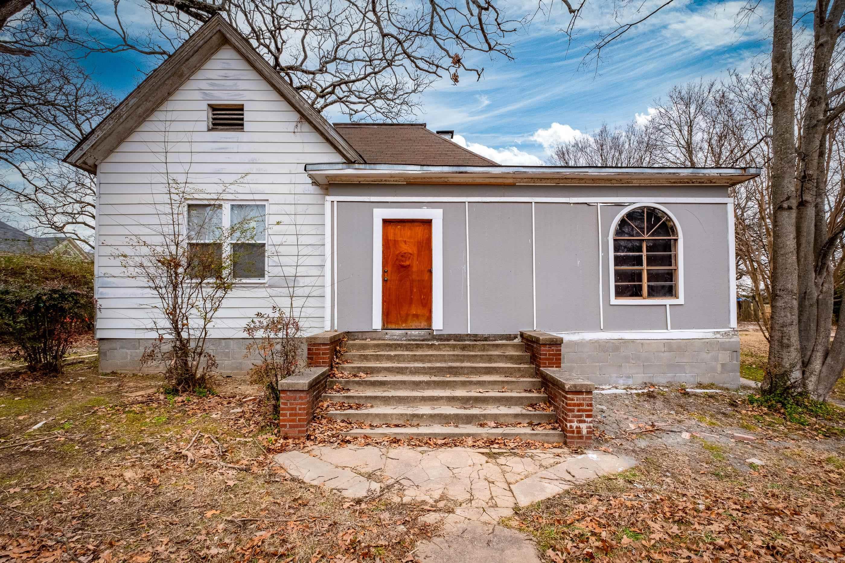 3724 W 10th  Little Rock, AR