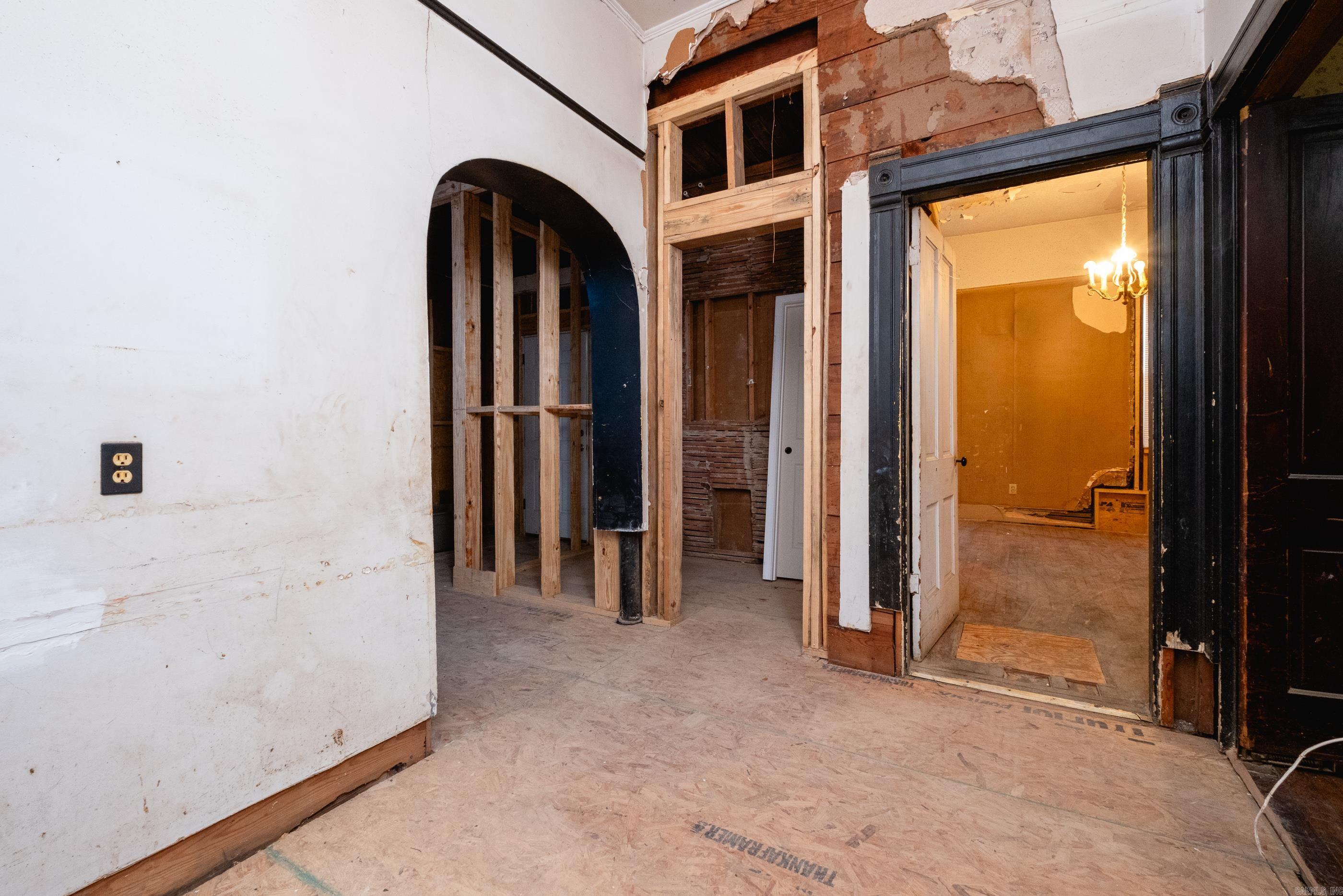 3724 W 10th  Little Rock, AR