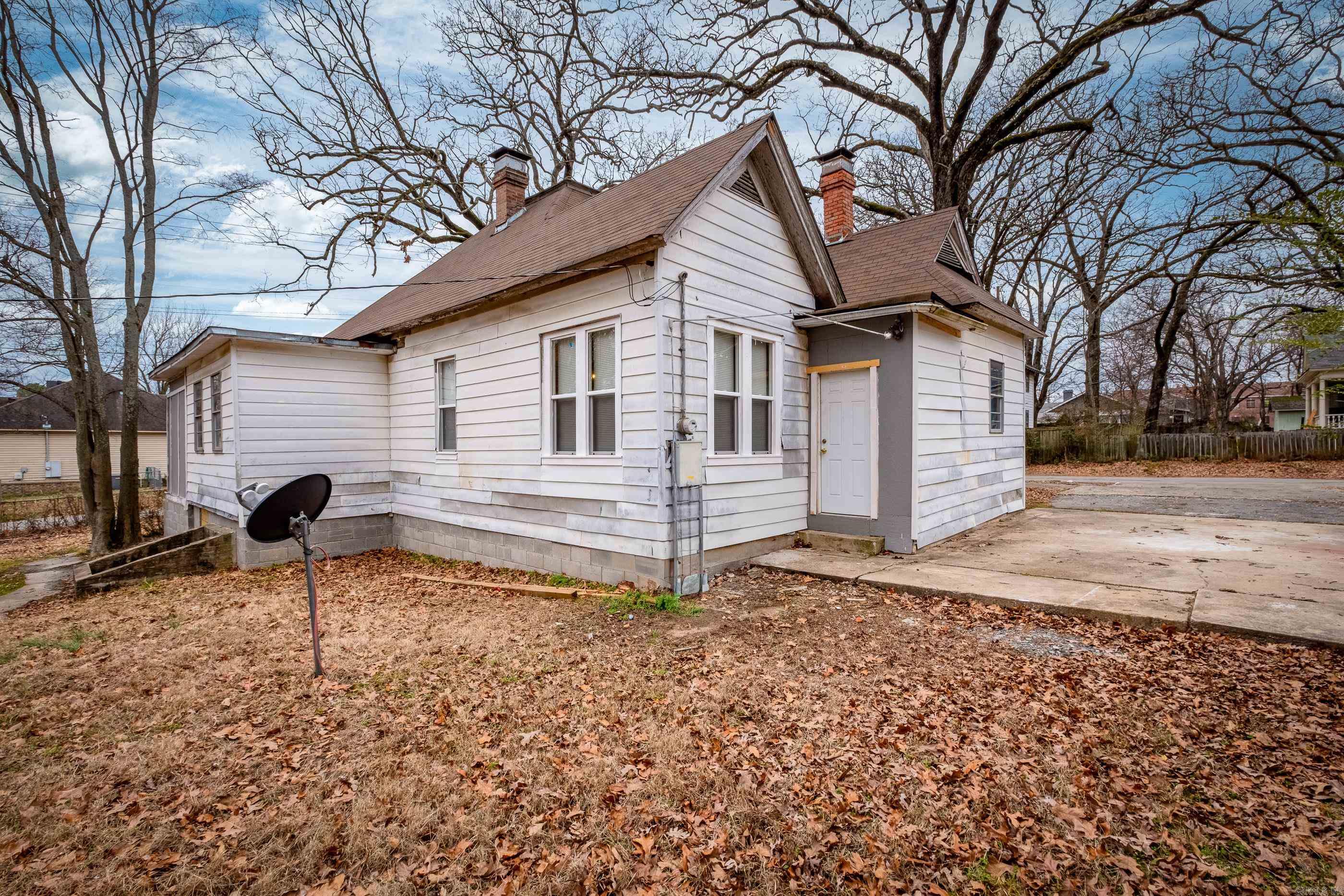 3724 W 10th  Little Rock, AR