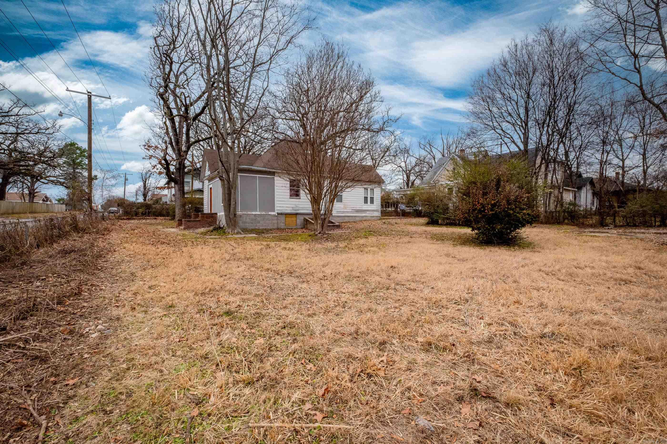 3724 W 10th  Little Rock, AR