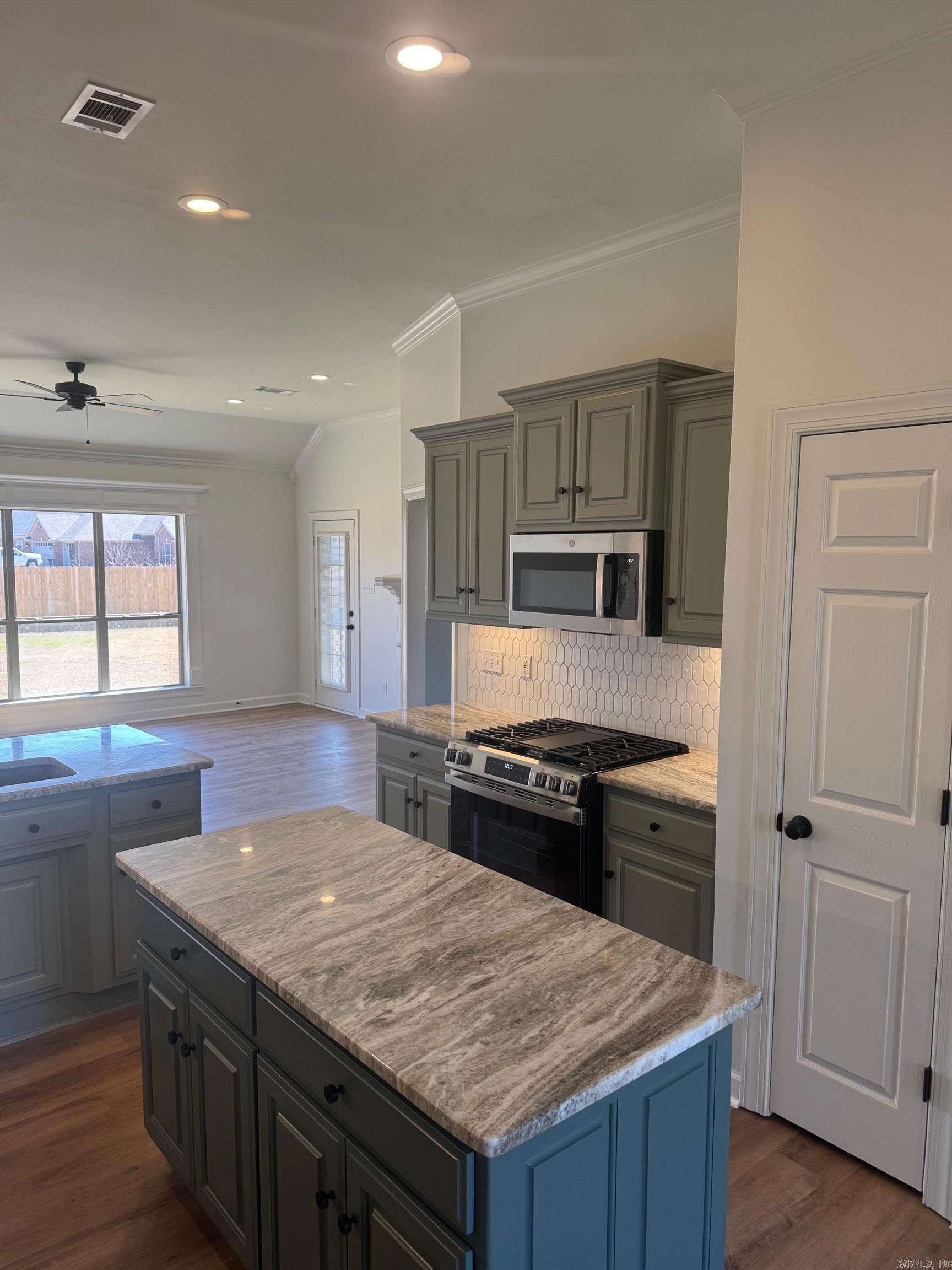 305 Maranes Circle Maumelle, AR 72113