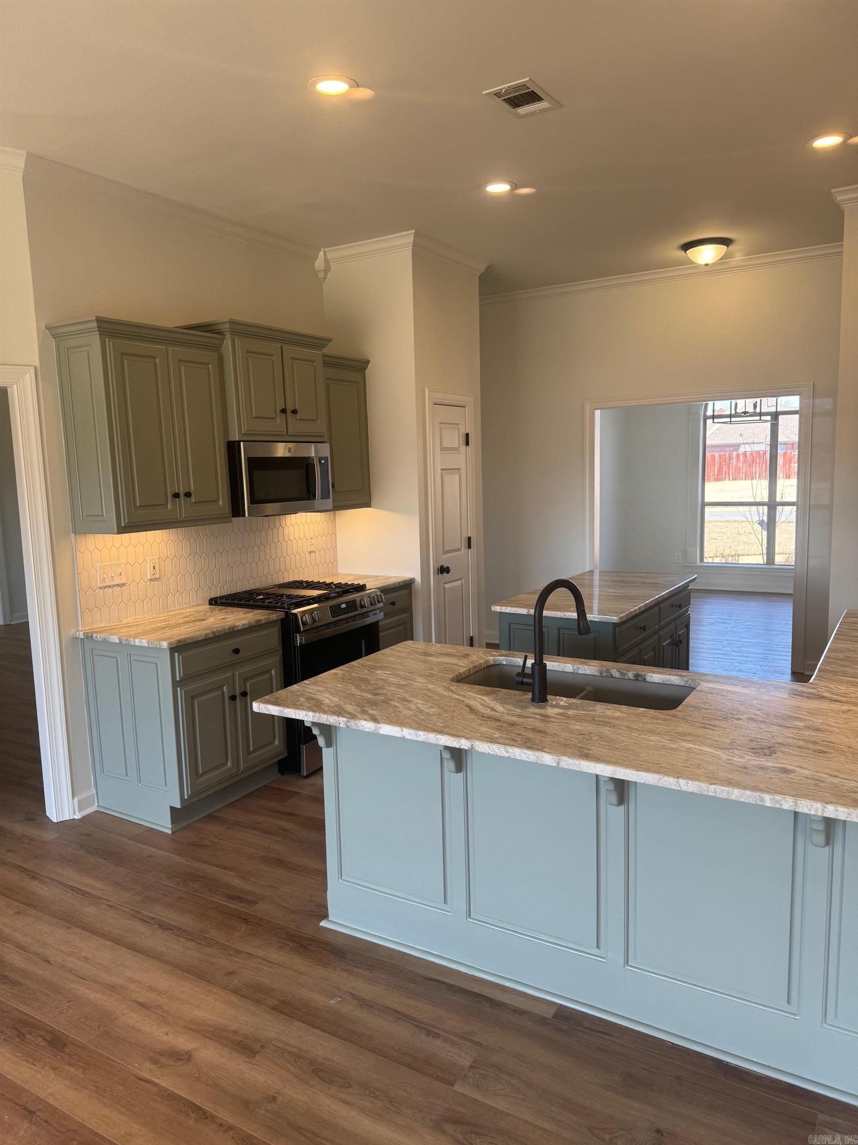 305 Maranes Circle Maumelle, AR 72113