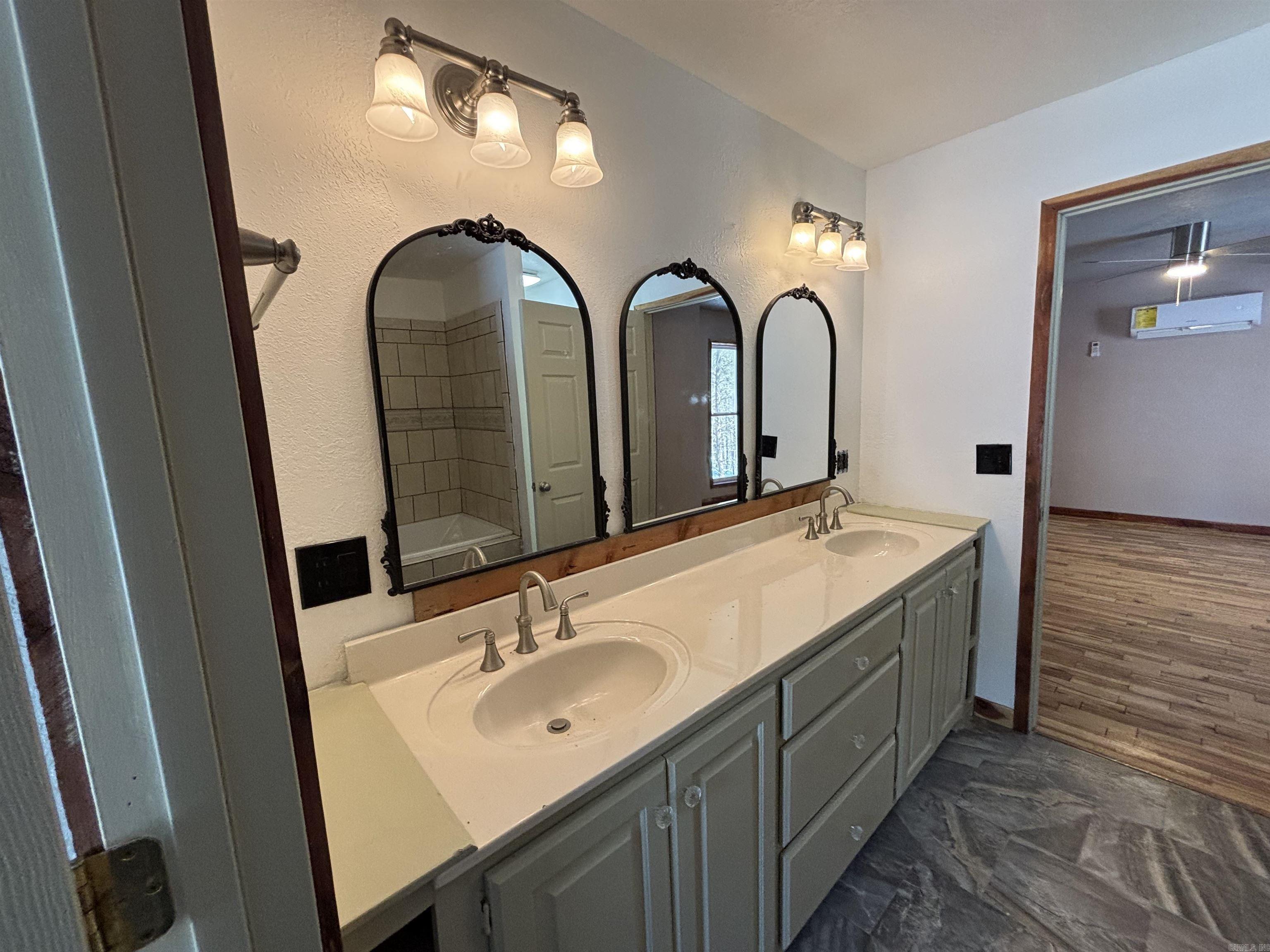 75 Black Oak Pleasant Plains, AR 72568