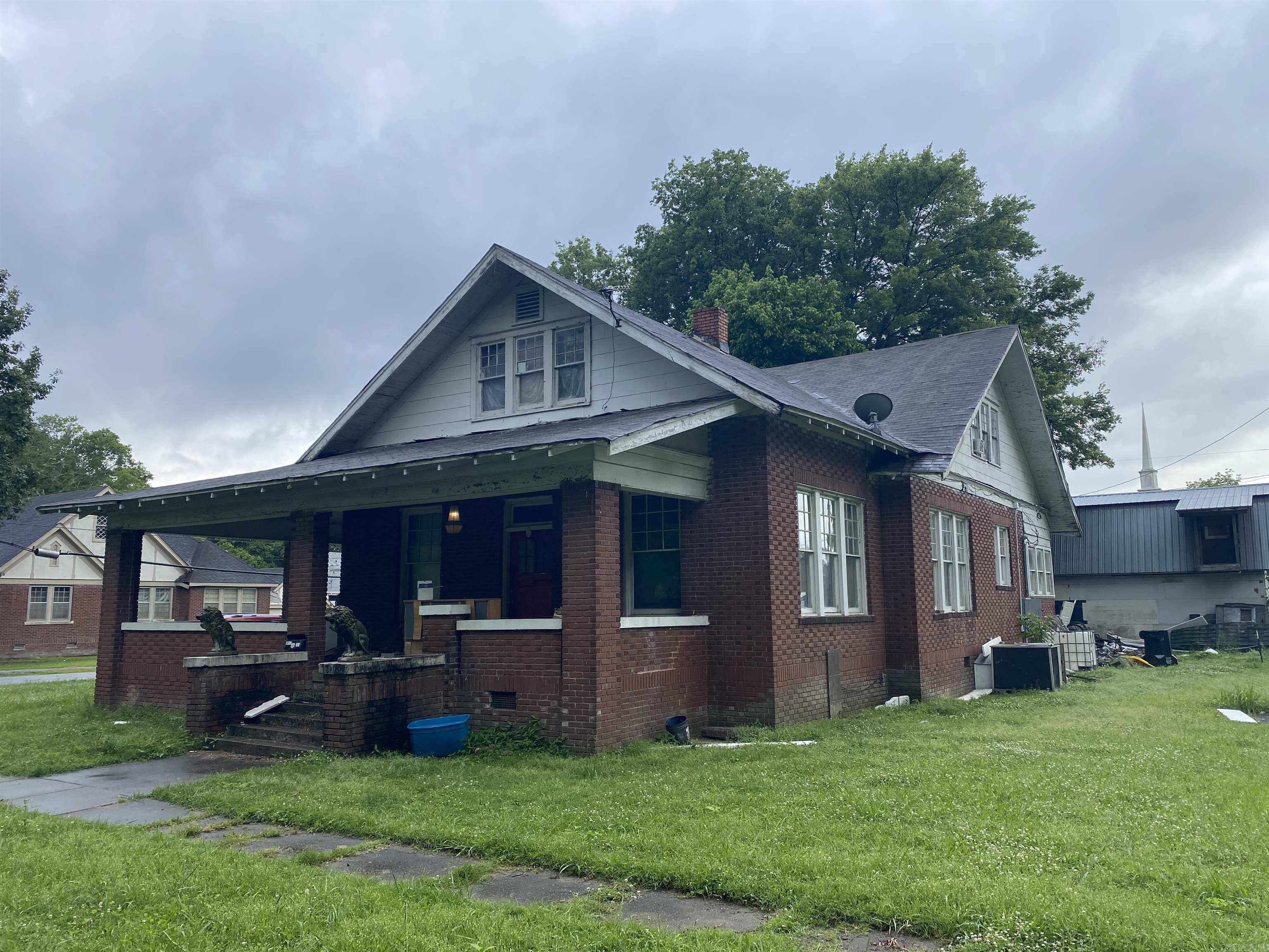 101 NE 4th  England, AR