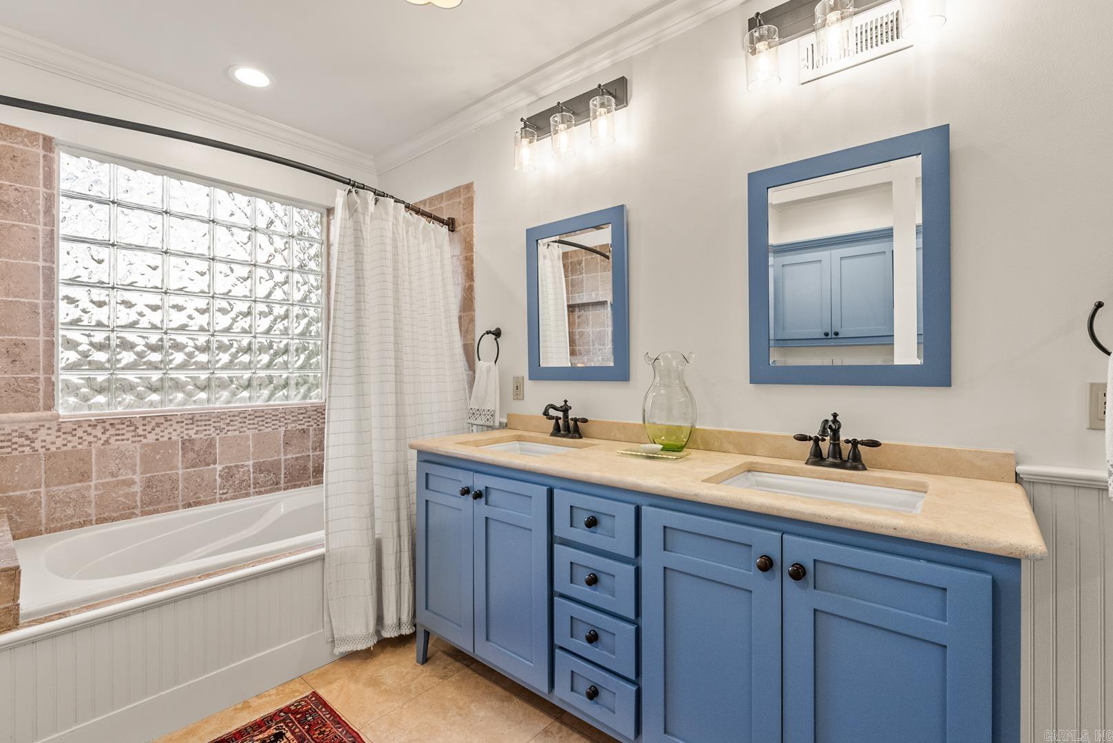 7 Gay  Little Rock, AR