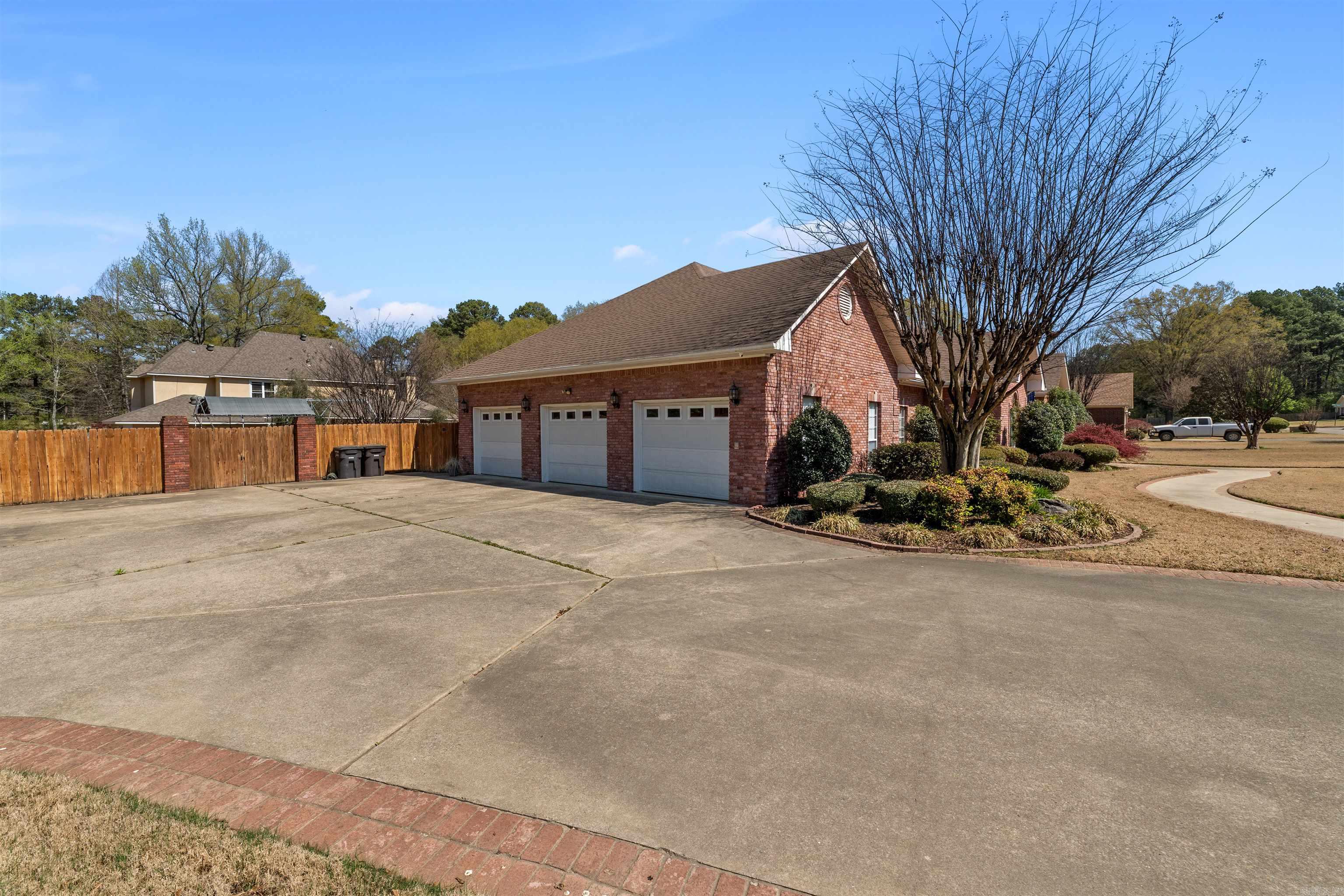 10 Woodland Dr Jacksonville, AR 72076