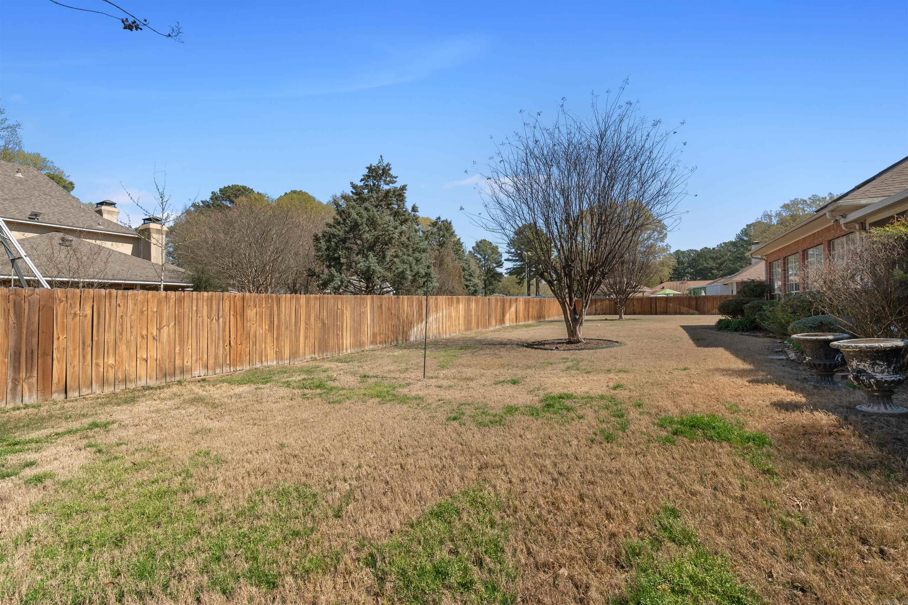 10 Woodland Dr Jacksonville, AR 72076
