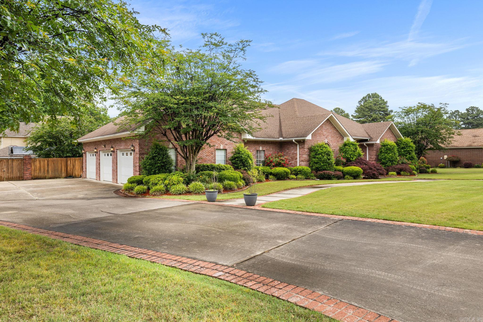 10 Woodland Dr Jacksonville, AR 72076
