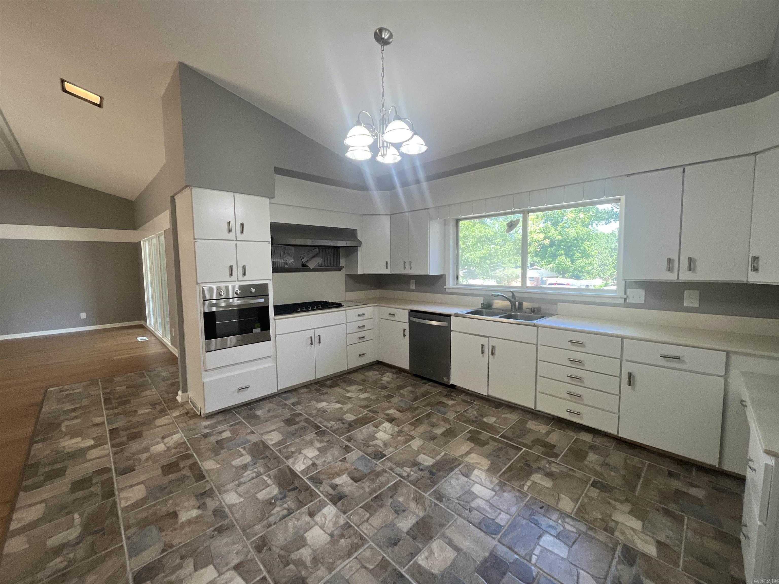 2135 Pine Hill  Malvern, AR