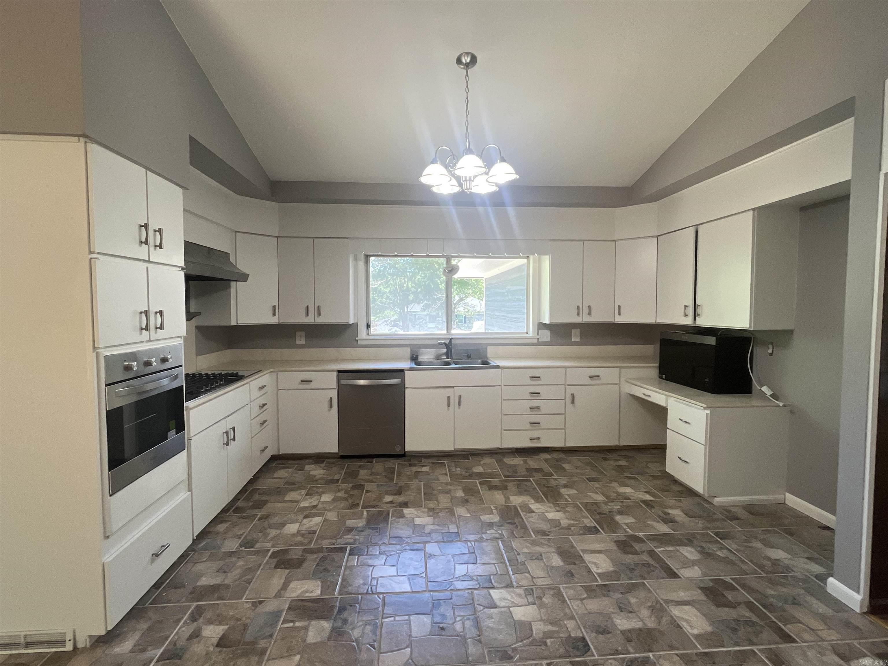 2135 Pine Hill  Malvern, AR