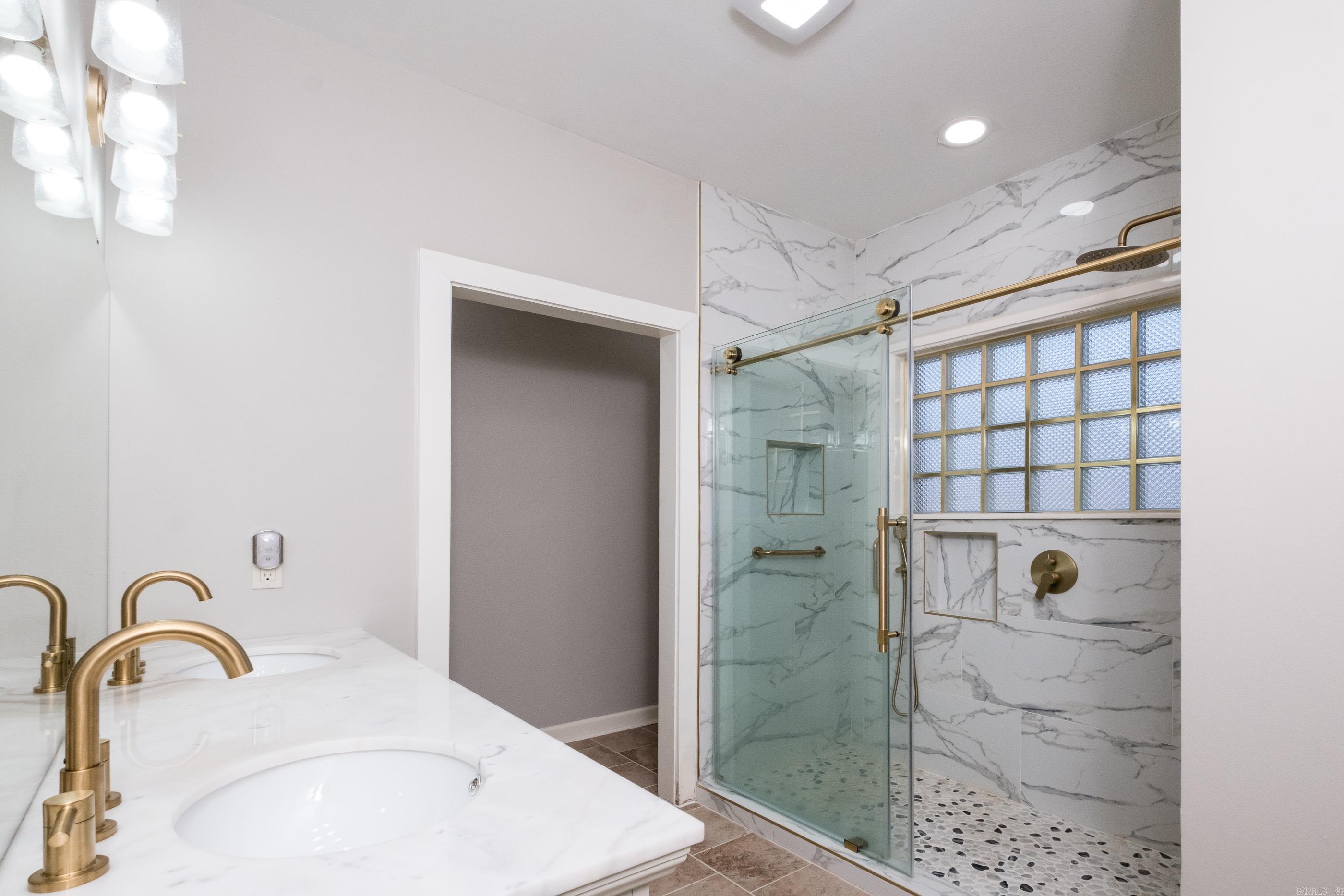 28 Saint John Pl  Maumelle, AR